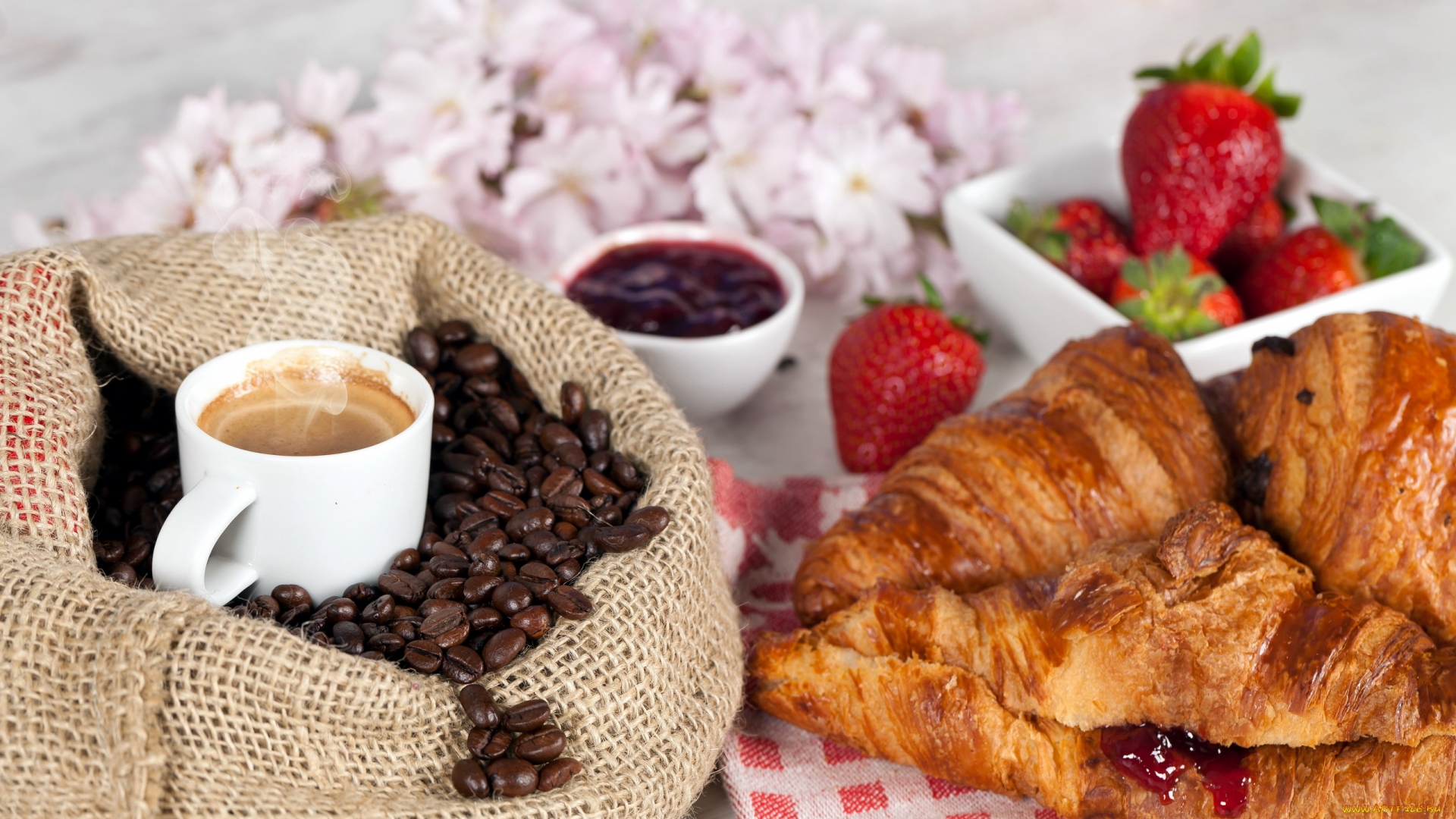 Wallpapers croissants jam berry on the desktop