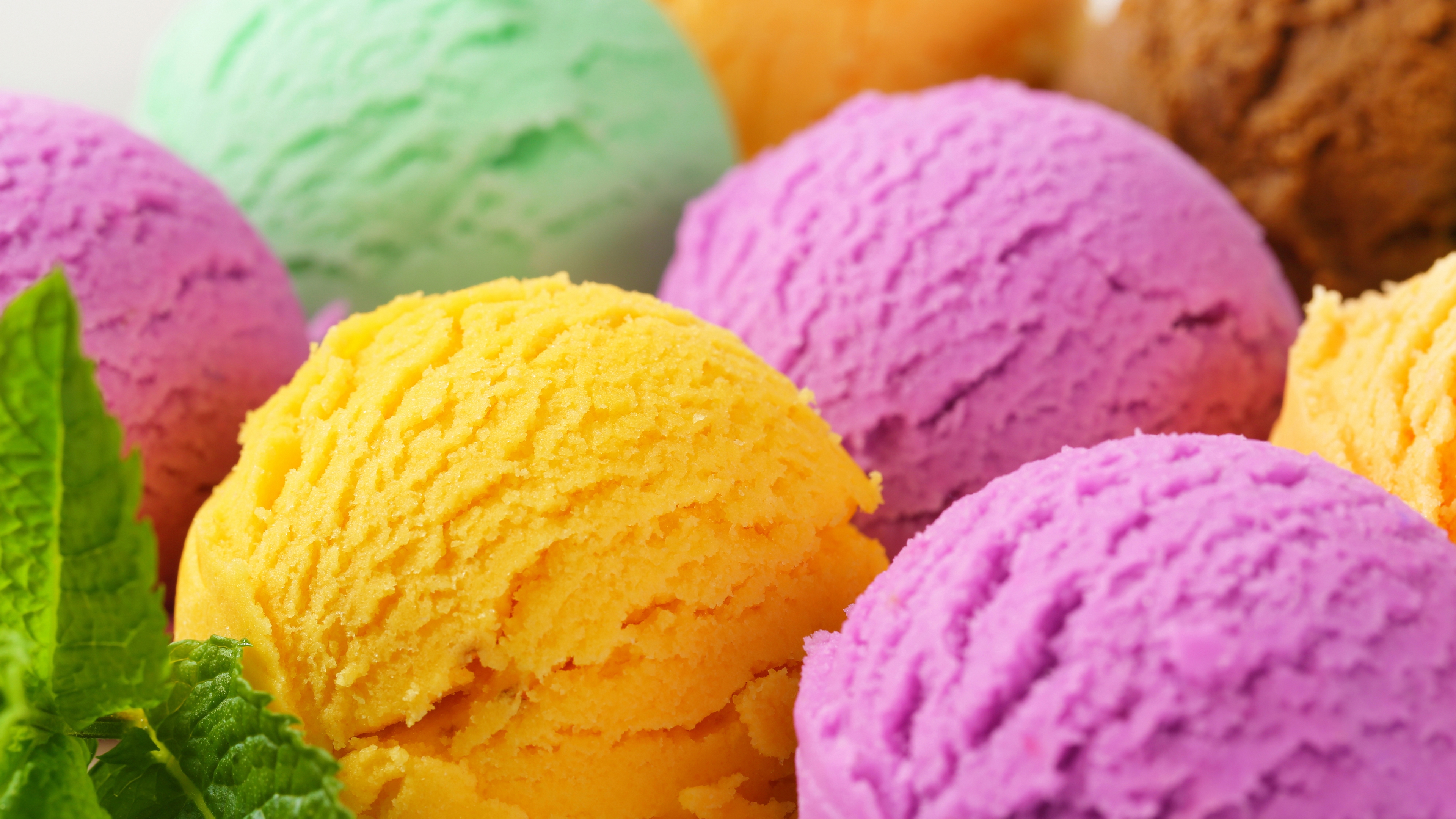 Wallpapers ice cream balls different on the desktop