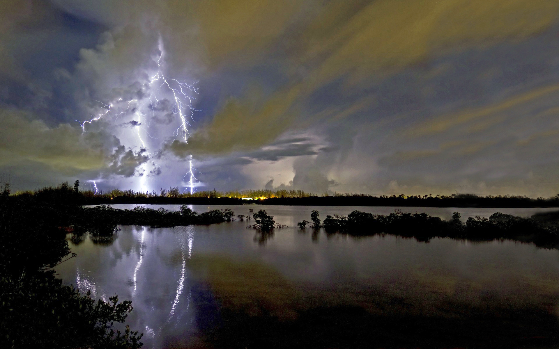 Wallpapers water evening lightning on the desktop