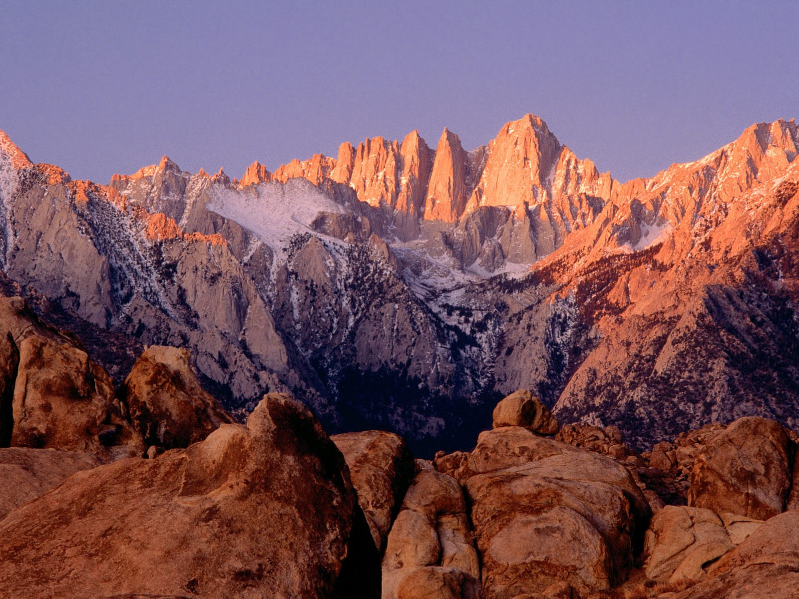 桌面上的壁纸山区 石头 顶峰