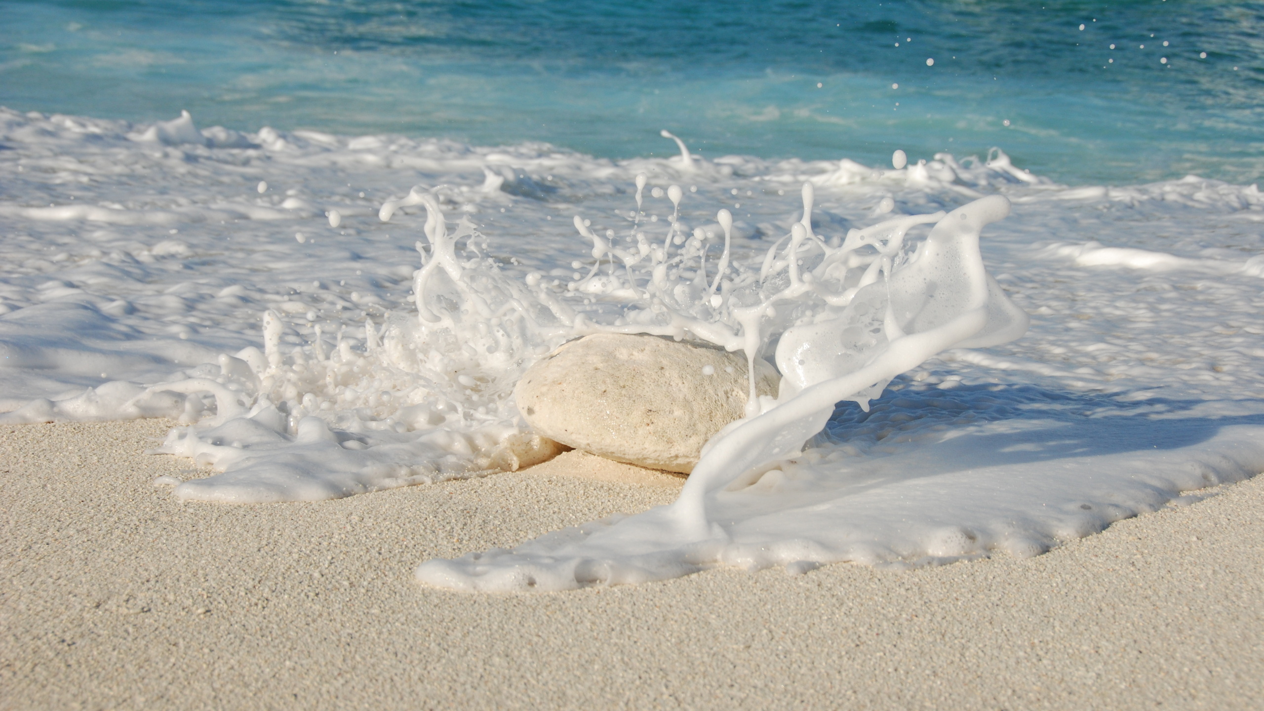 Wallpapers beach sand foam on the desktop