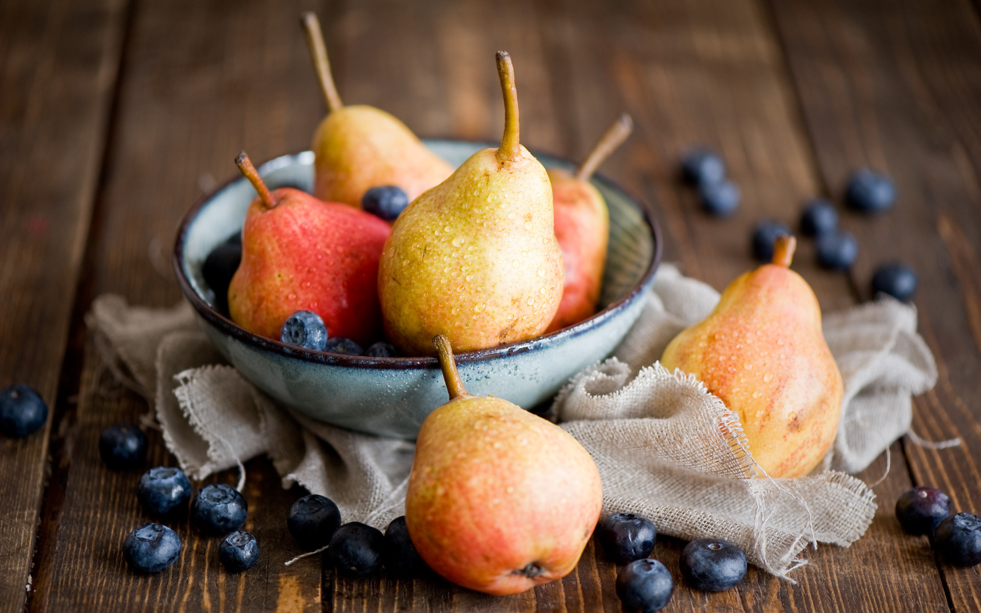 Wallpapers pears fruit blueberries on the desktop