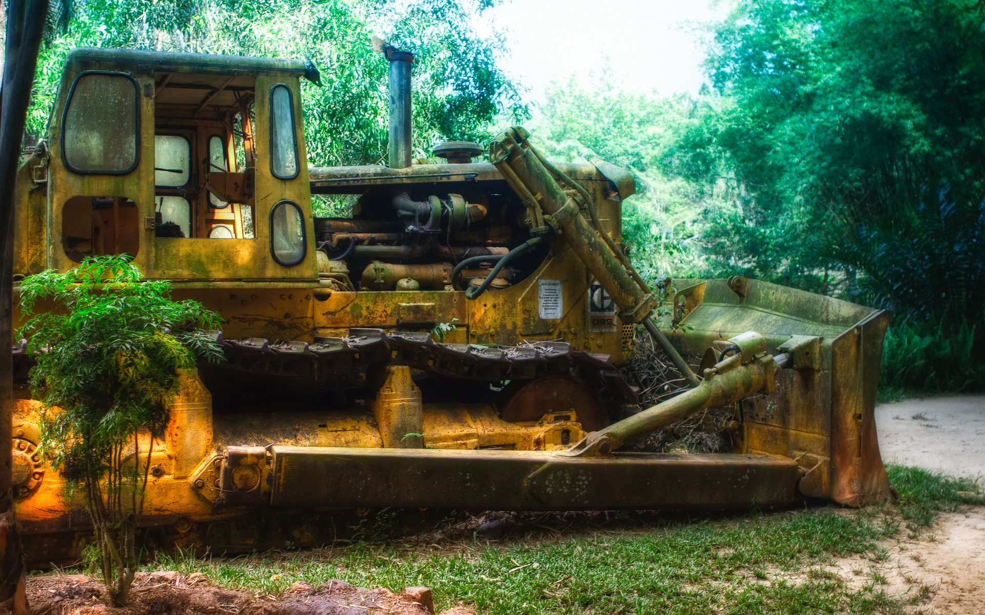 Wallpapers tractor bulldozer caterpillar on the desktop