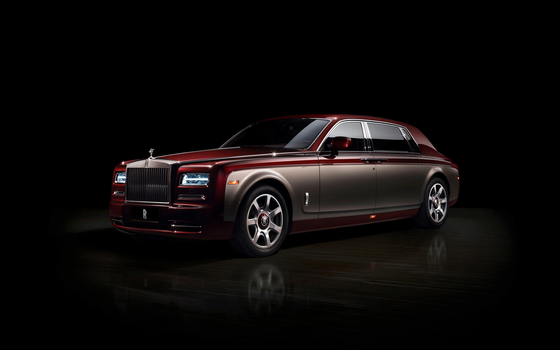 Wallpapers Rolls Royce Phantom Disks on the desktop