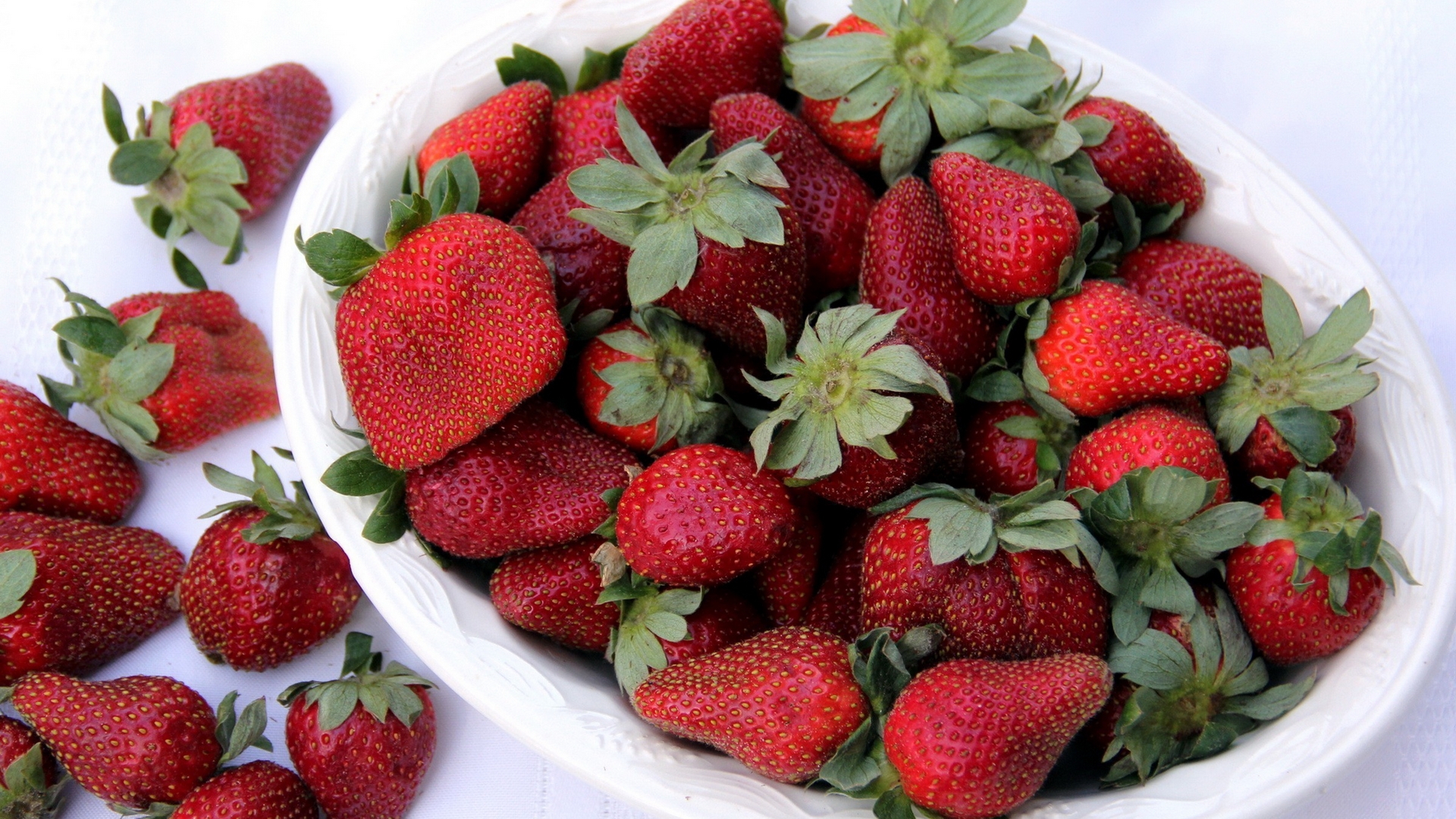 Wallpapers strawberry dessert plate on the desktop