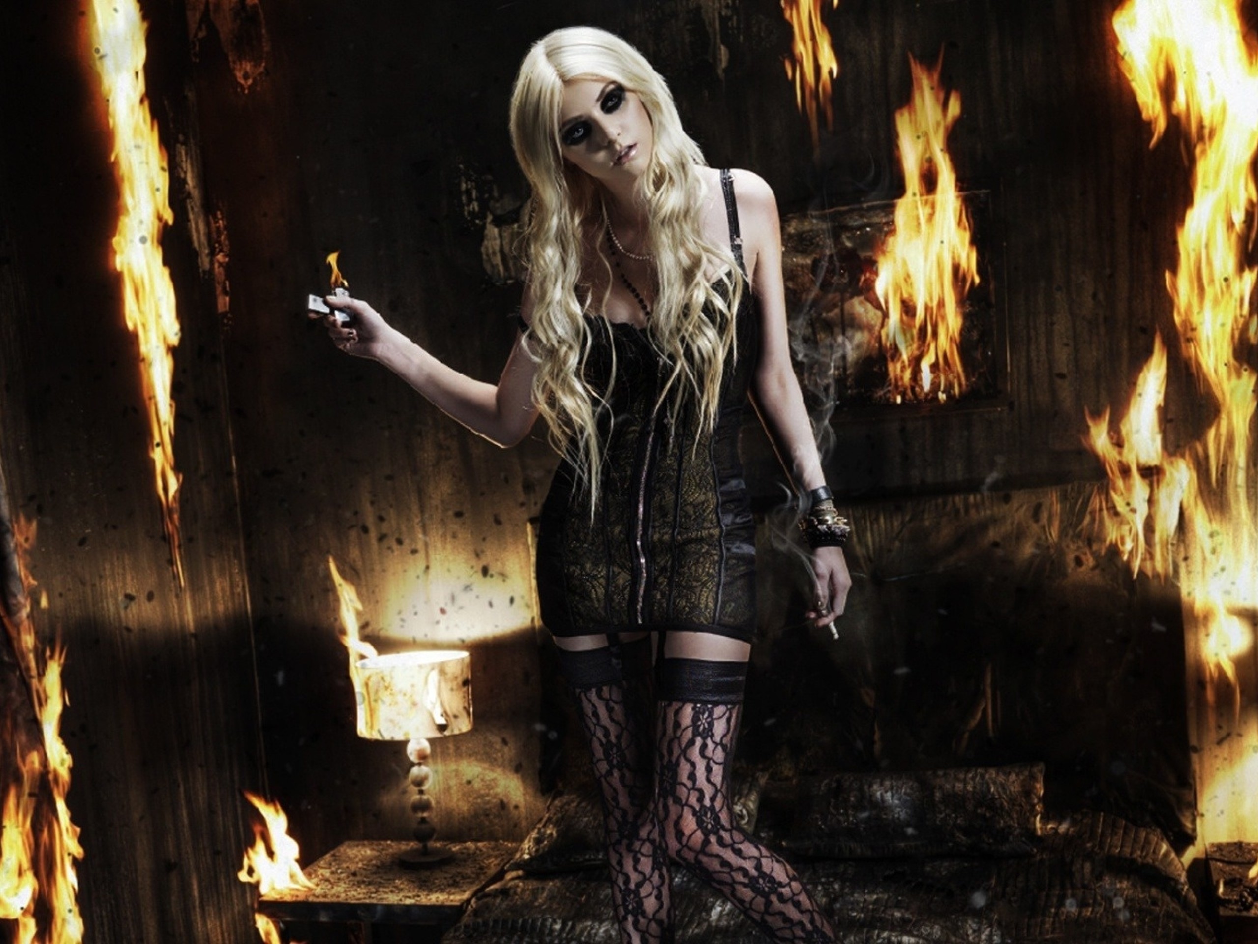 Wallpapers taylor momsen bedroom wall on the desktop