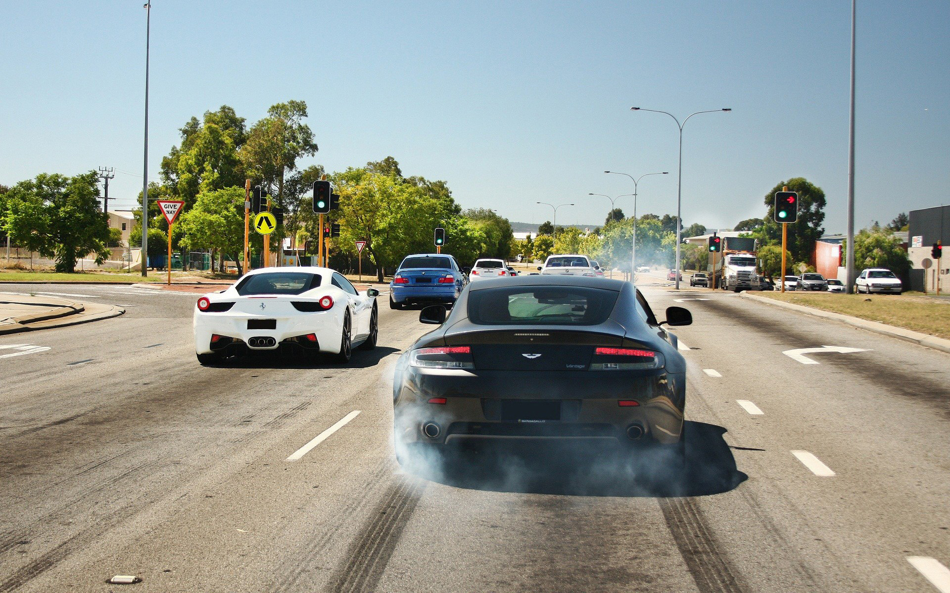 Wallpapers aston martin gray trail on the desktop