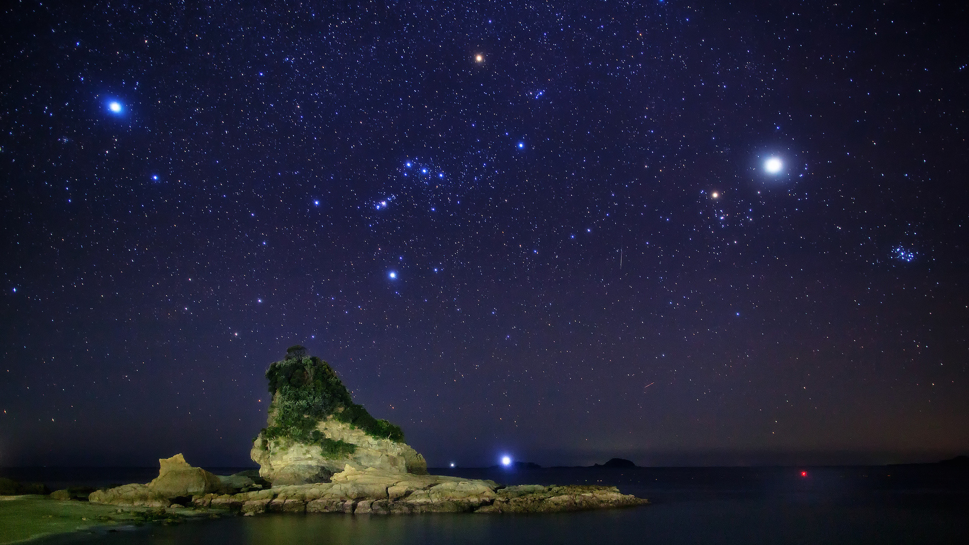 桌面上的壁纸土星 阳 星空