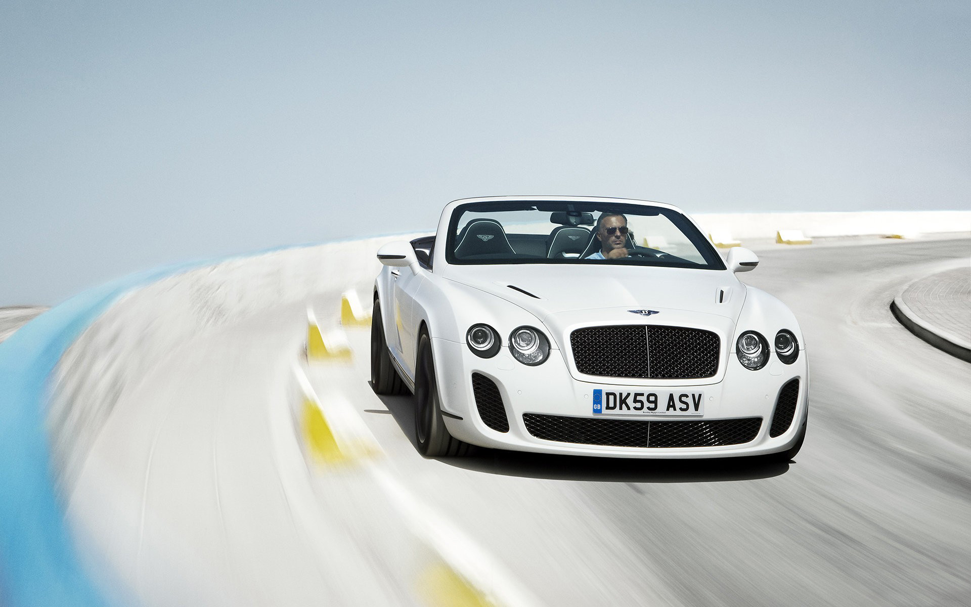 Wallpapers bentley cabriolet lights on the desktop