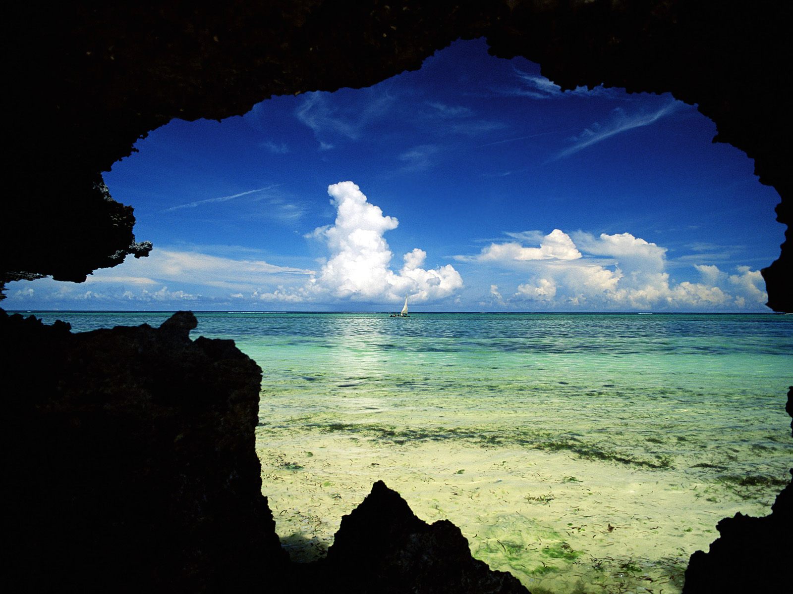Wallpapers cave sea water on the desktop
