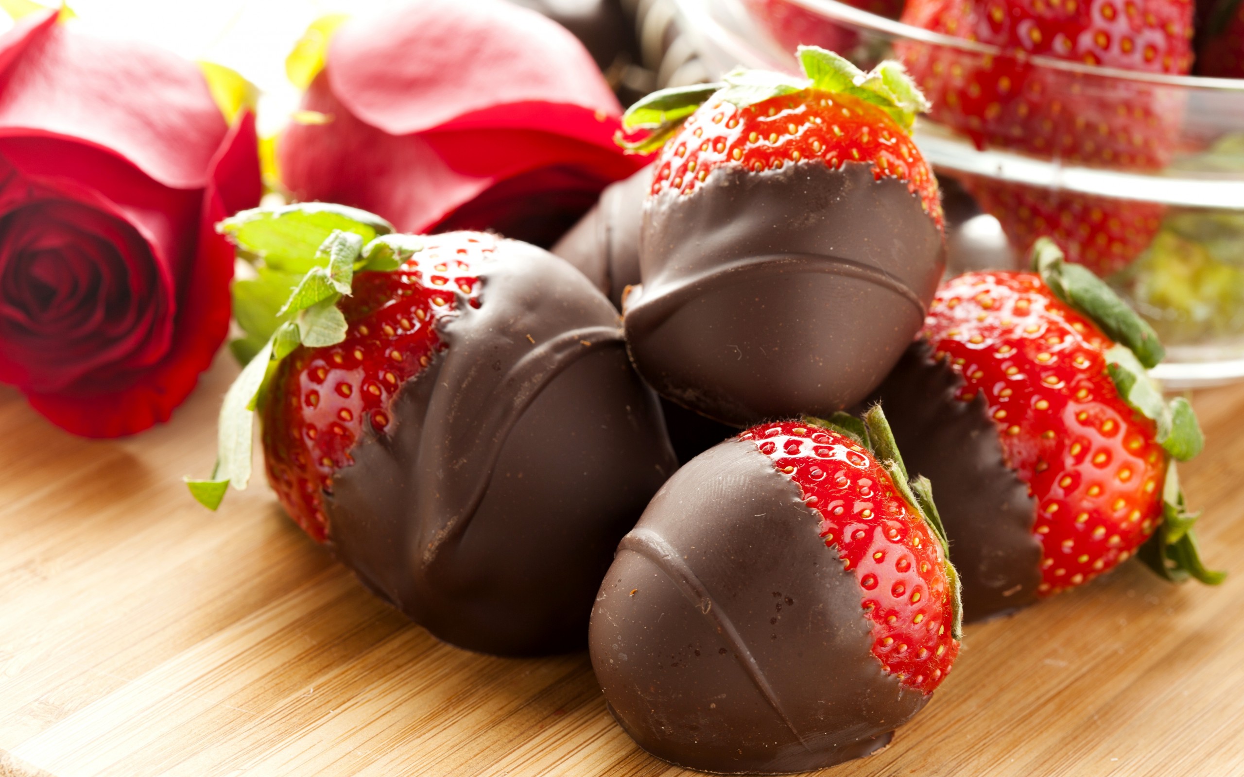 Wallpapers strawberry dessert chocolate on the desktop