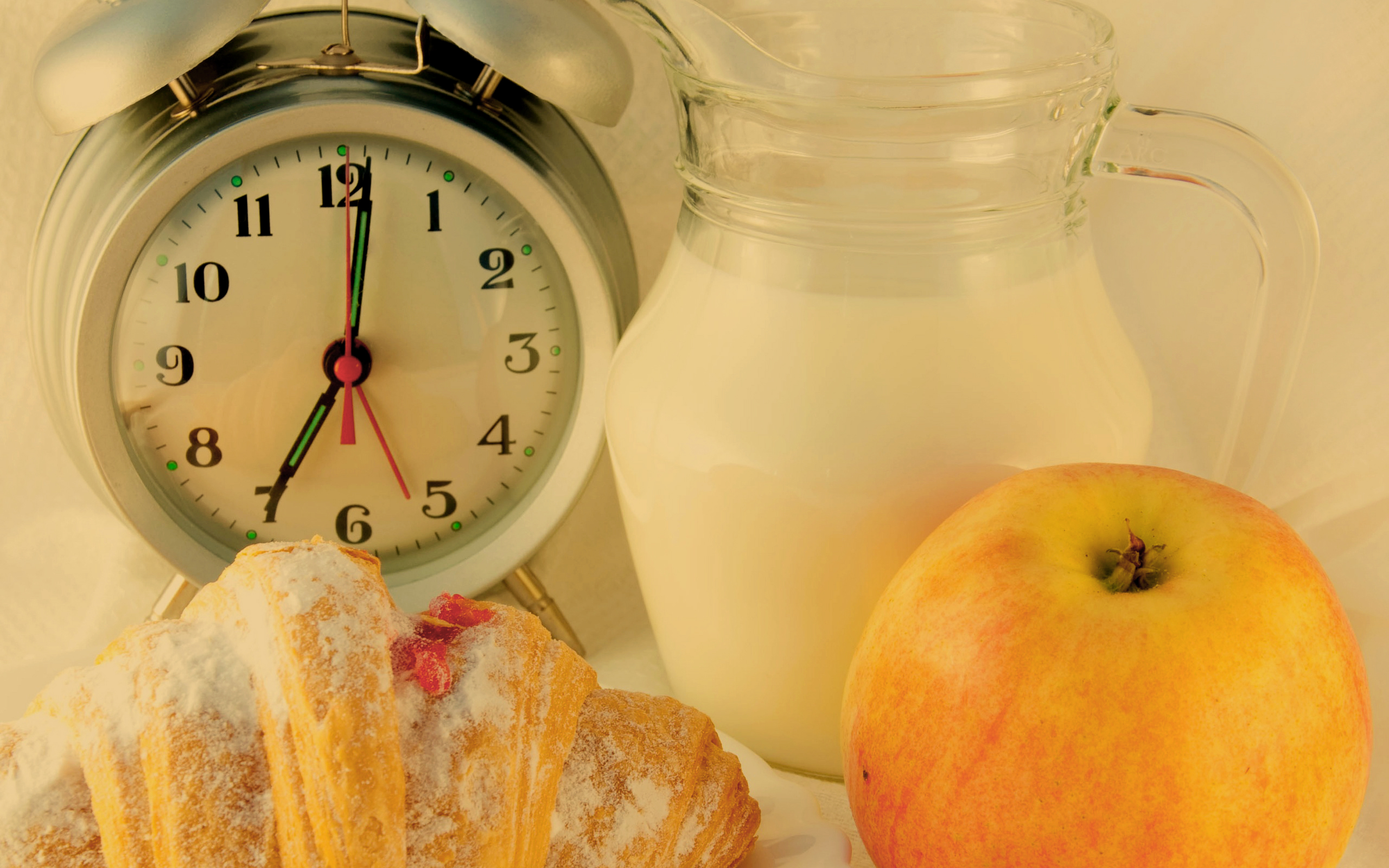 Wallpapers croissant clock alarm clock on the desktop