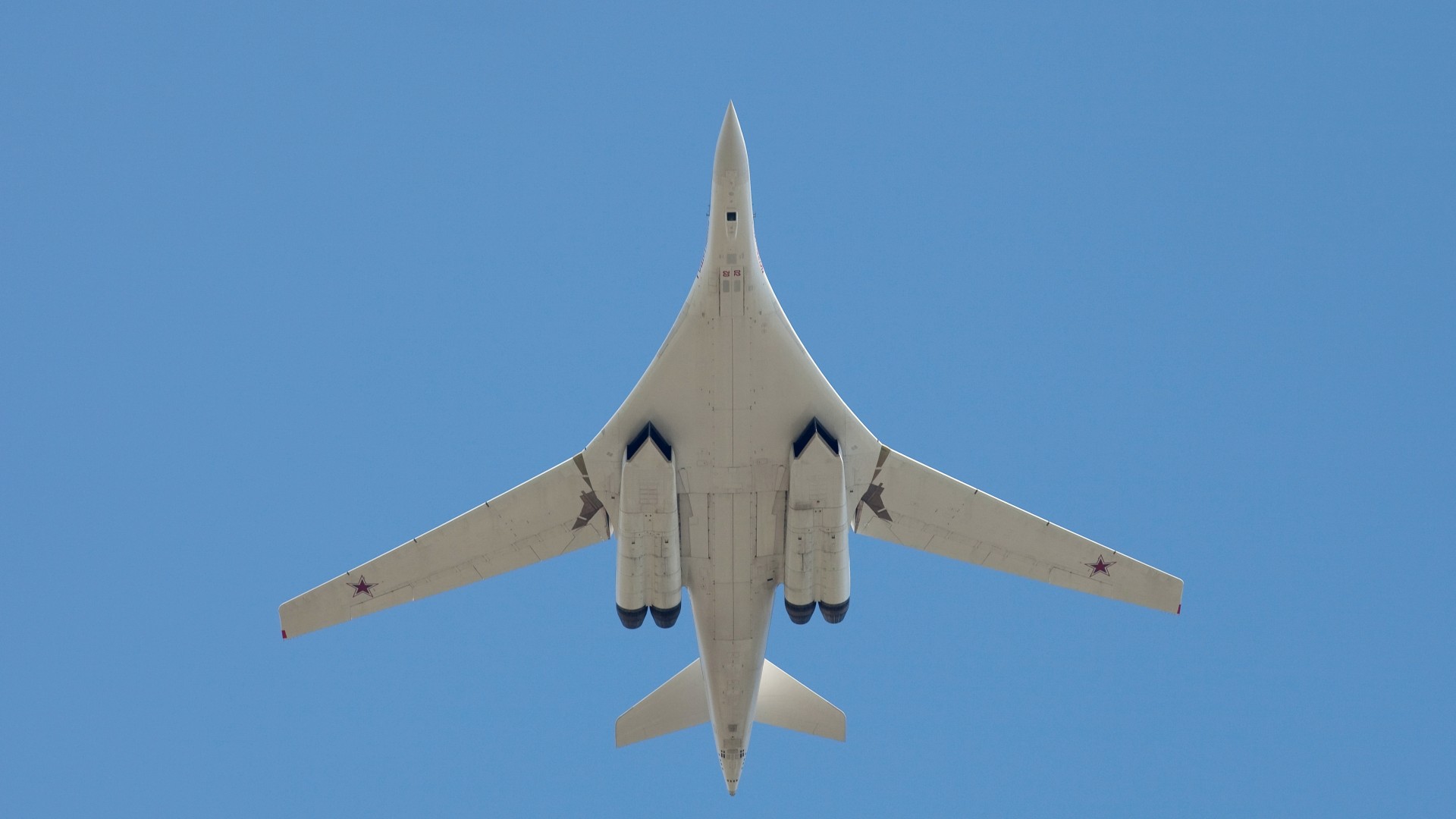 Free photo A warplane against the sky