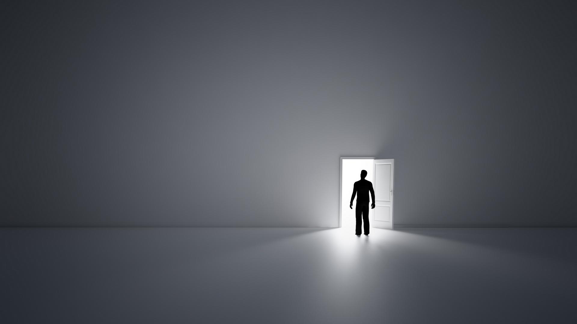 Обои дверь свет человек на рабочий стол