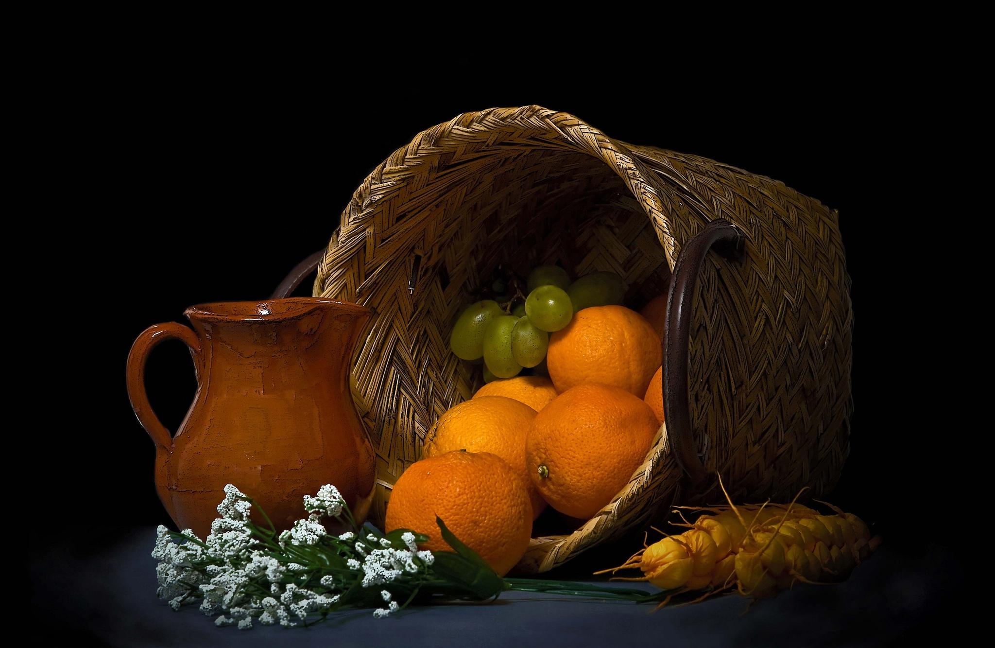 Wallpapers oranges basket grapes on the desktop