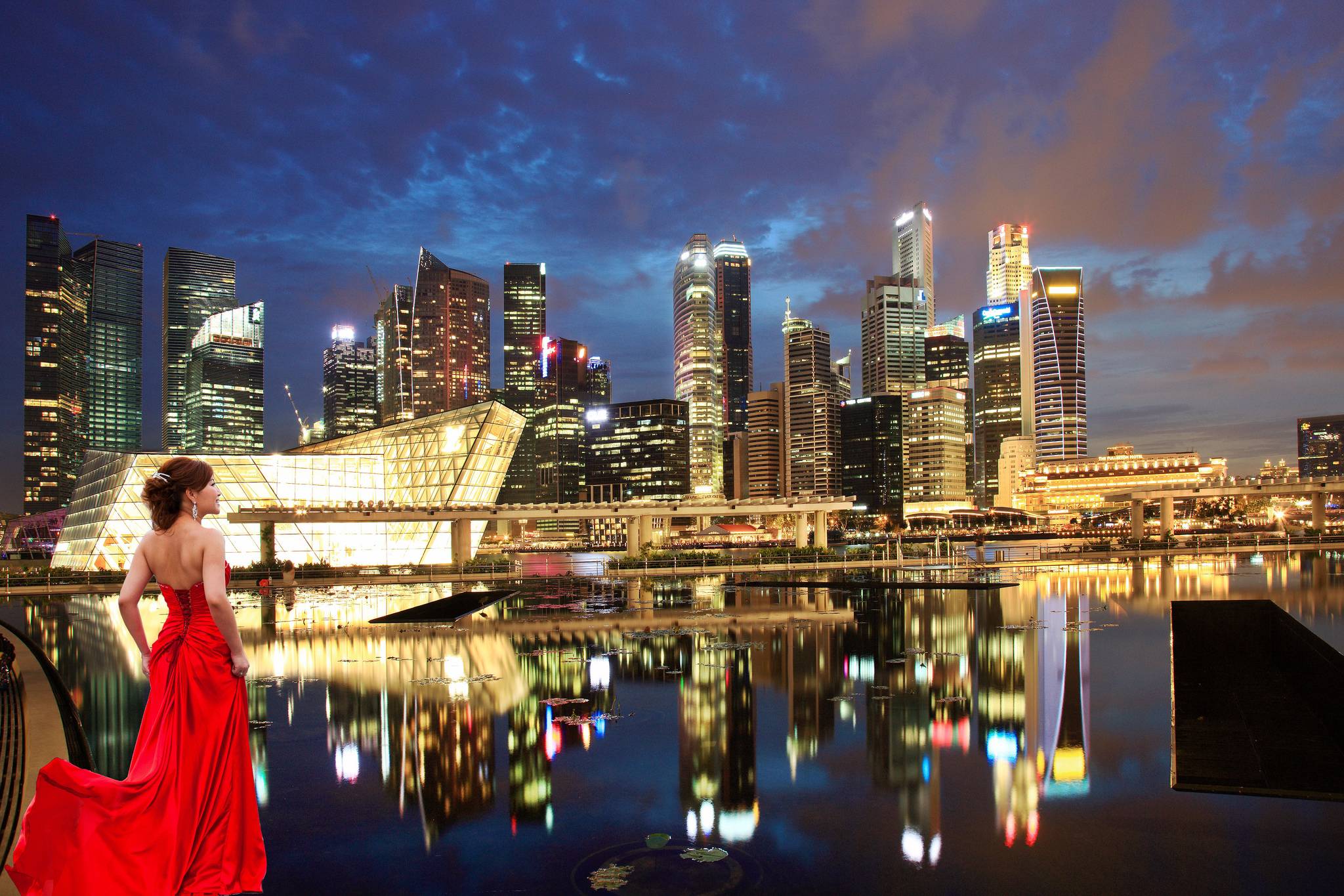 桌面上的壁纸新加坡 女孩 红裙