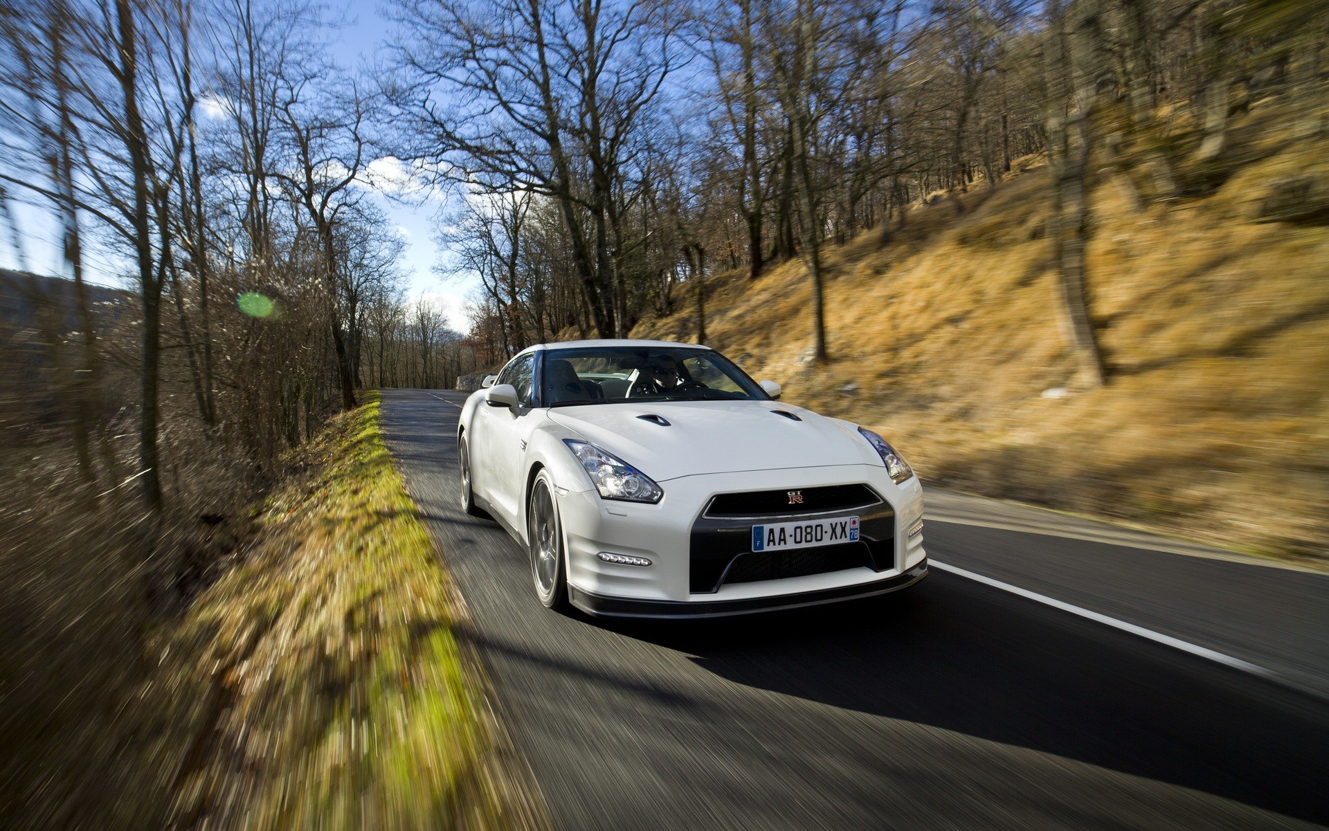 桌面上的壁纸日产 gt-r 白色