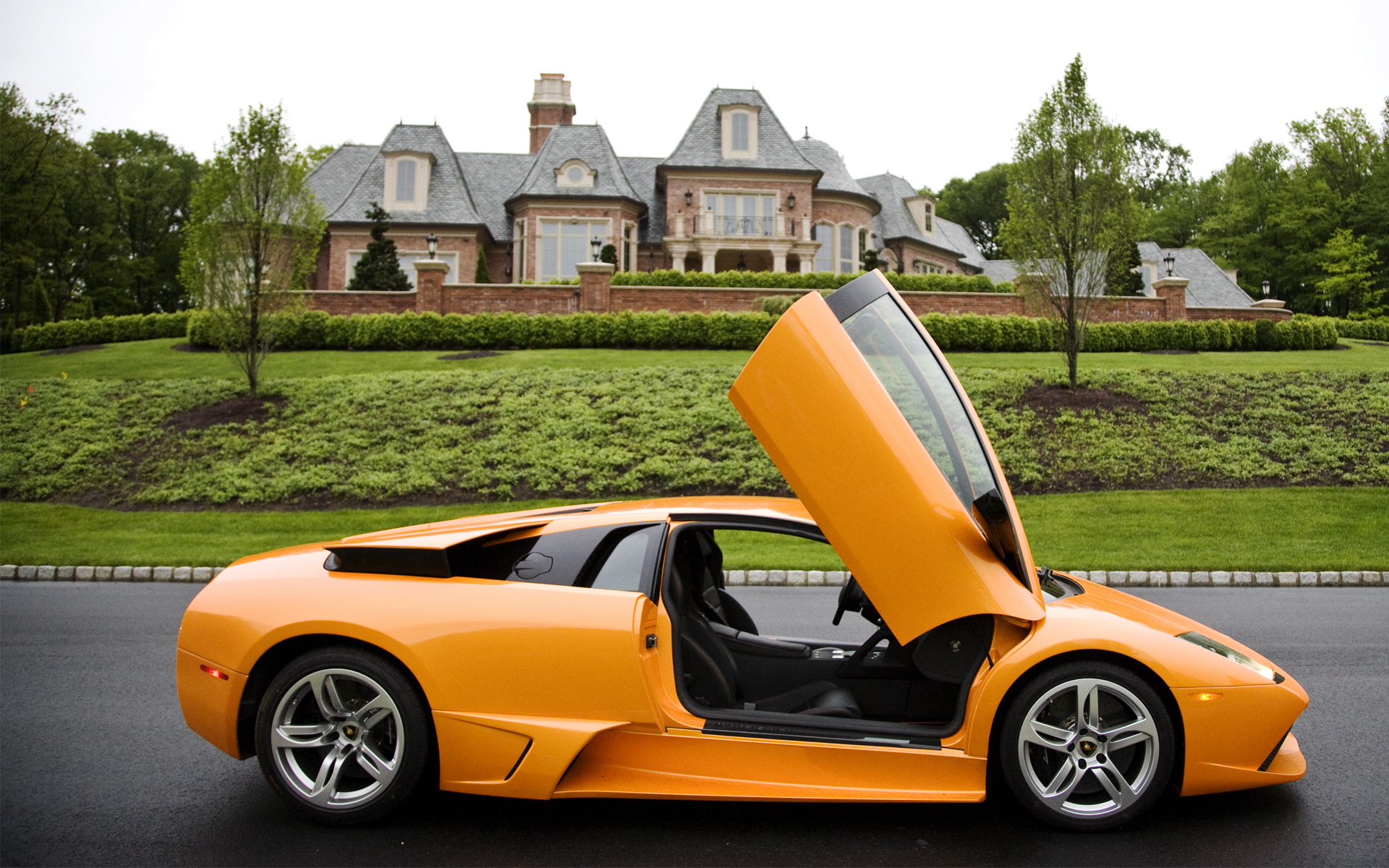 Wallpapers lamborghini yellow orange on the desktop