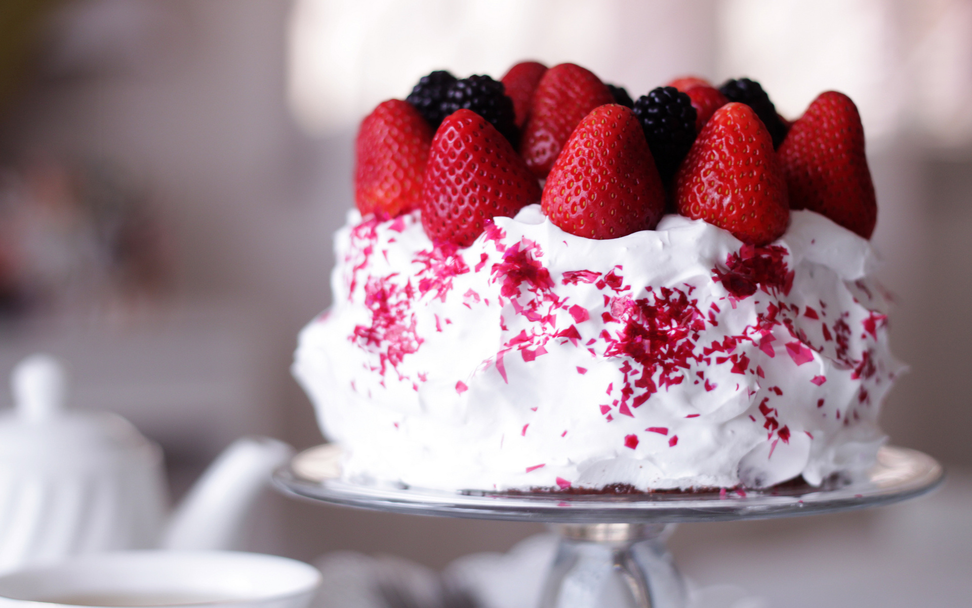 Wallpapers cake cream berry on the desktop