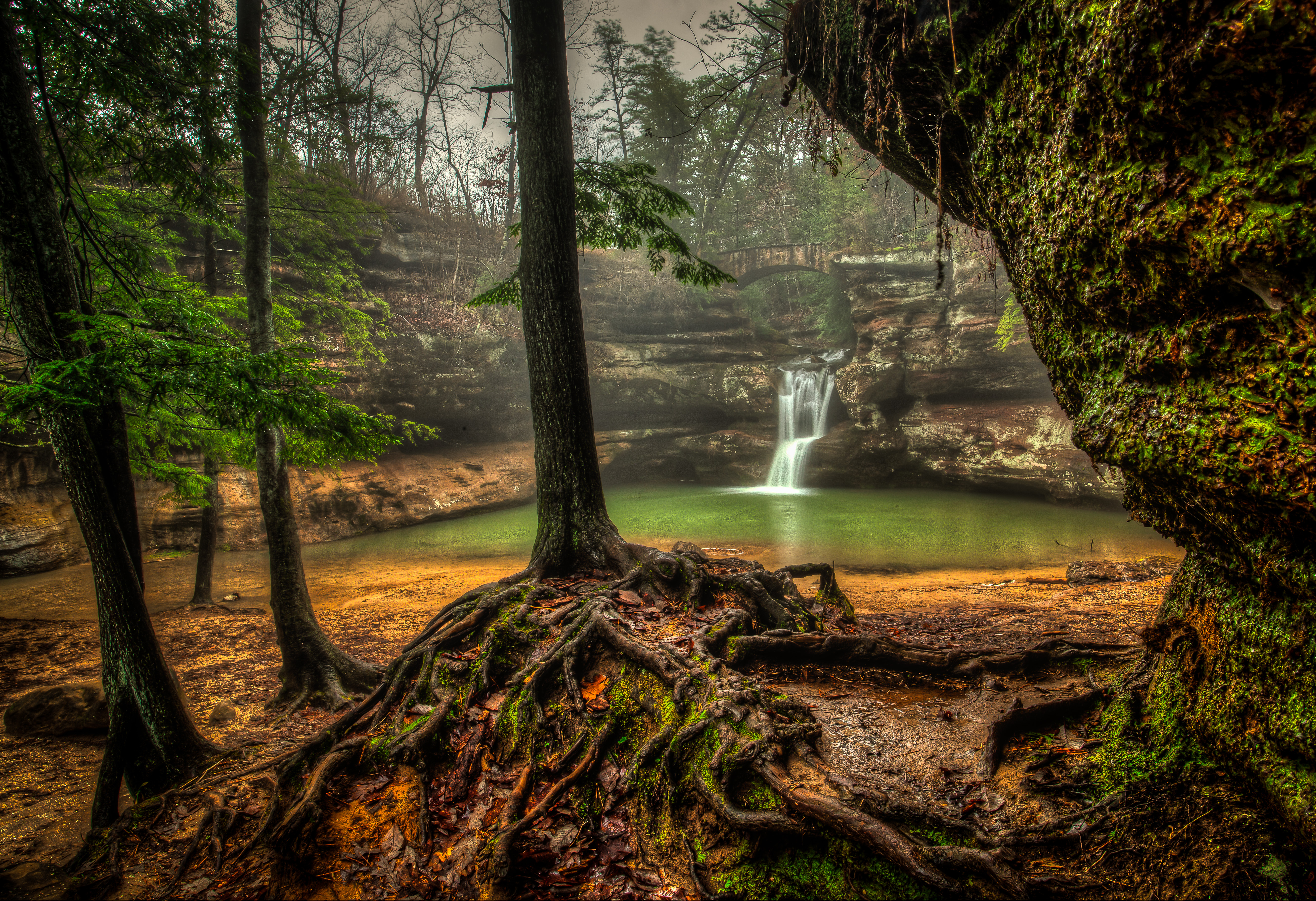 Обои Upper Falls Old Mans Cave Hocking Hills State Park на рабочий стол