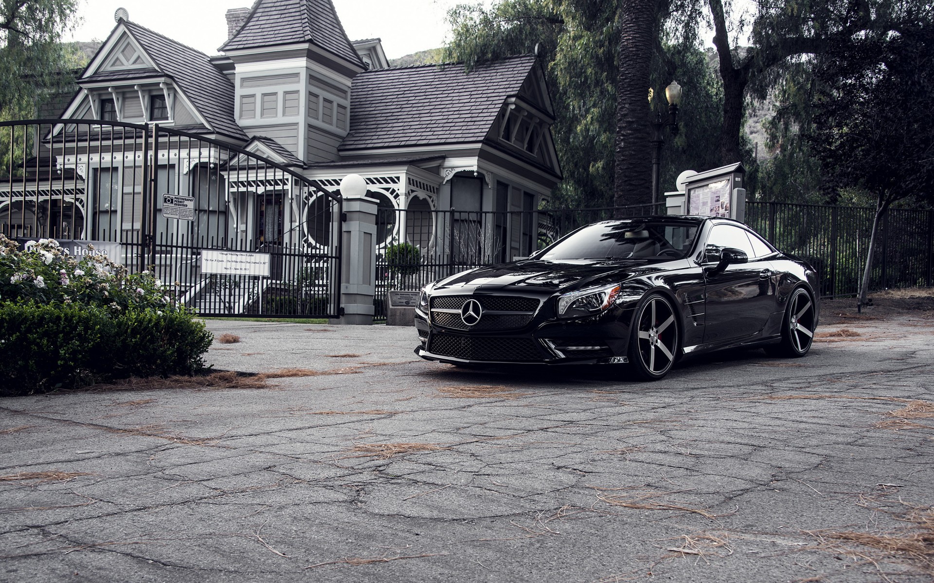 Free photo Black mercedes coupe on vossen.