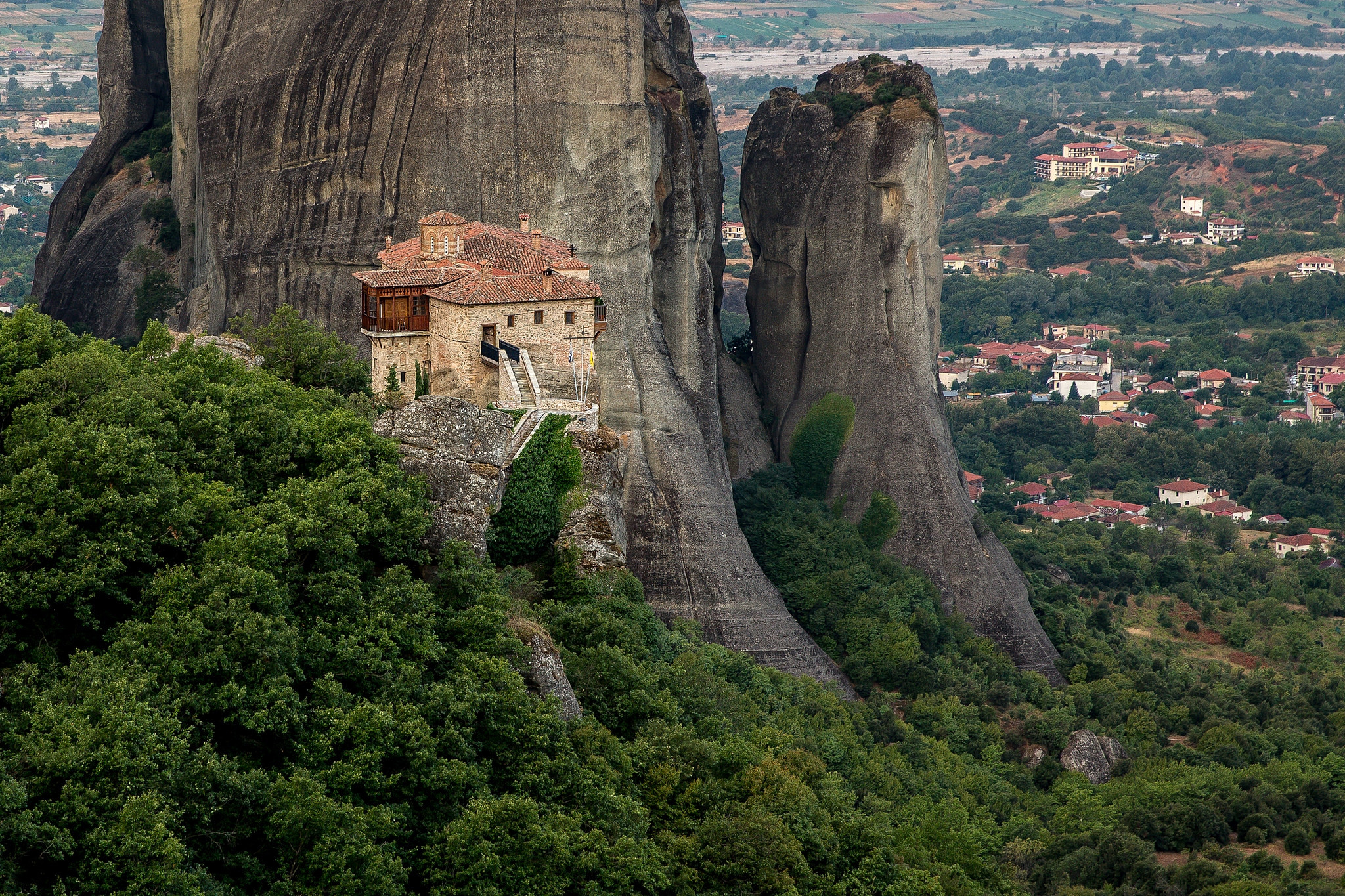 Free photo Photo screensaver the monastery of rousanoust barbara, meteora