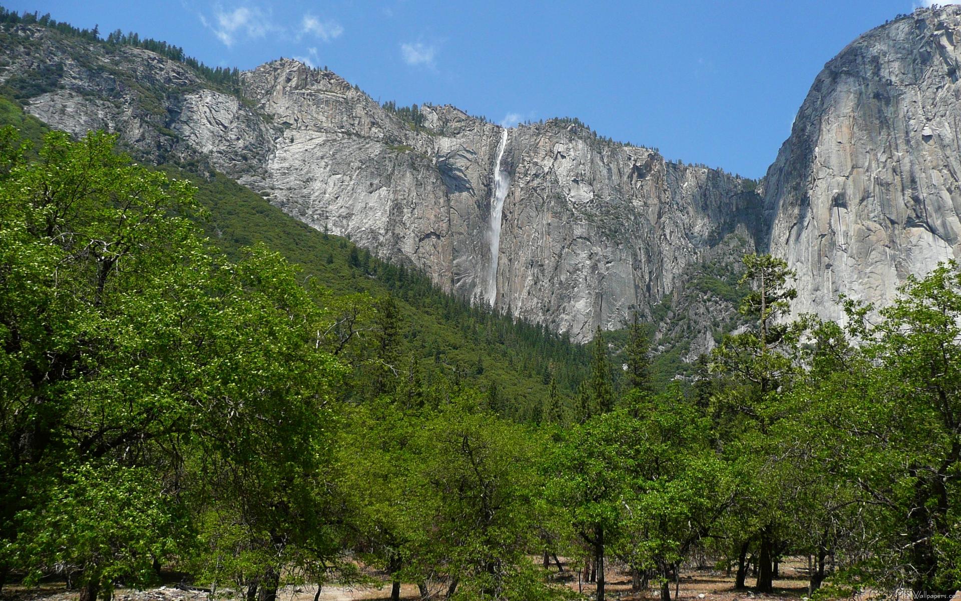 Wallpapers water spray mountains on the desktop