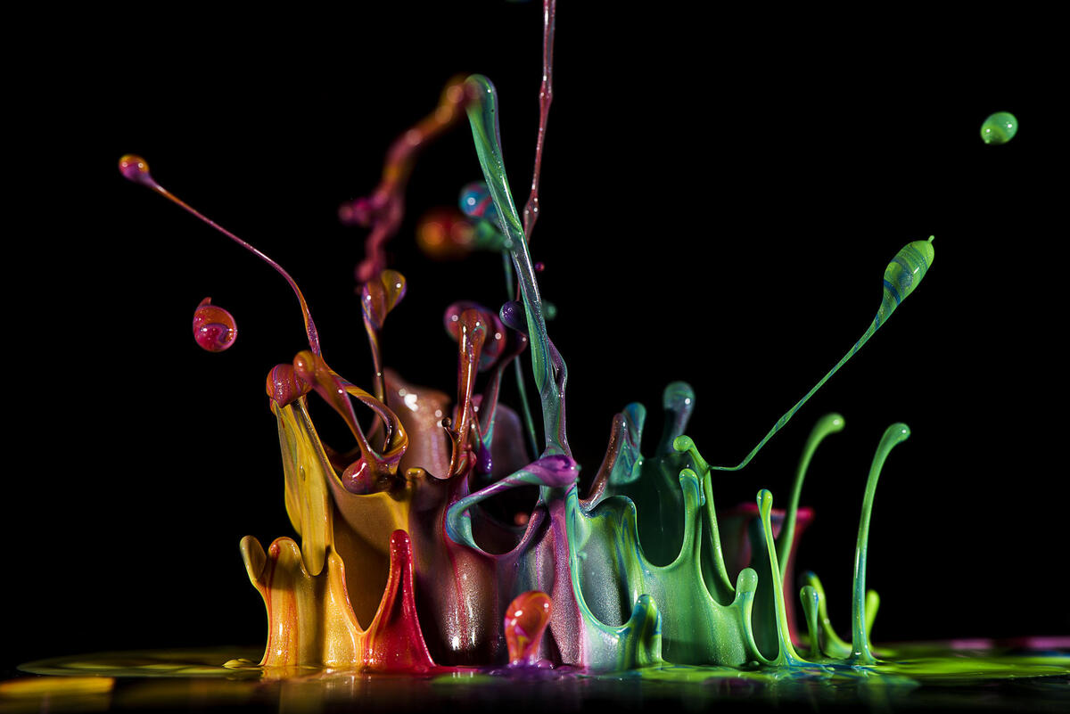 Скачать обои цвета, капли, макро, краска, всплеск, белый фон, раздел макро в раз