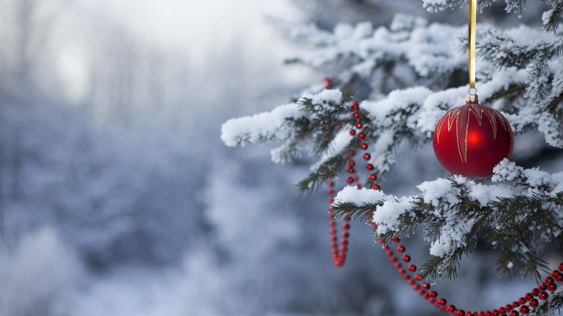 Free photo Snow on a branch with a Christmas tree toy