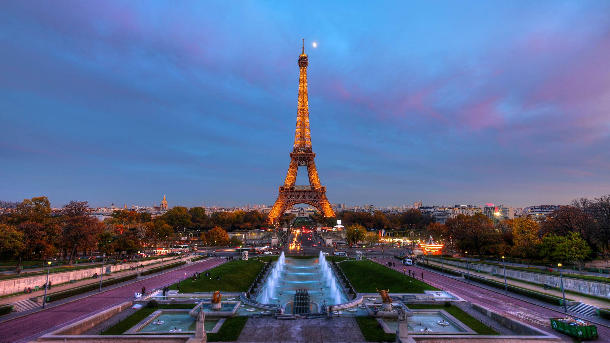 Wallpapers Eiffel Tower darkens Paris on the desktop