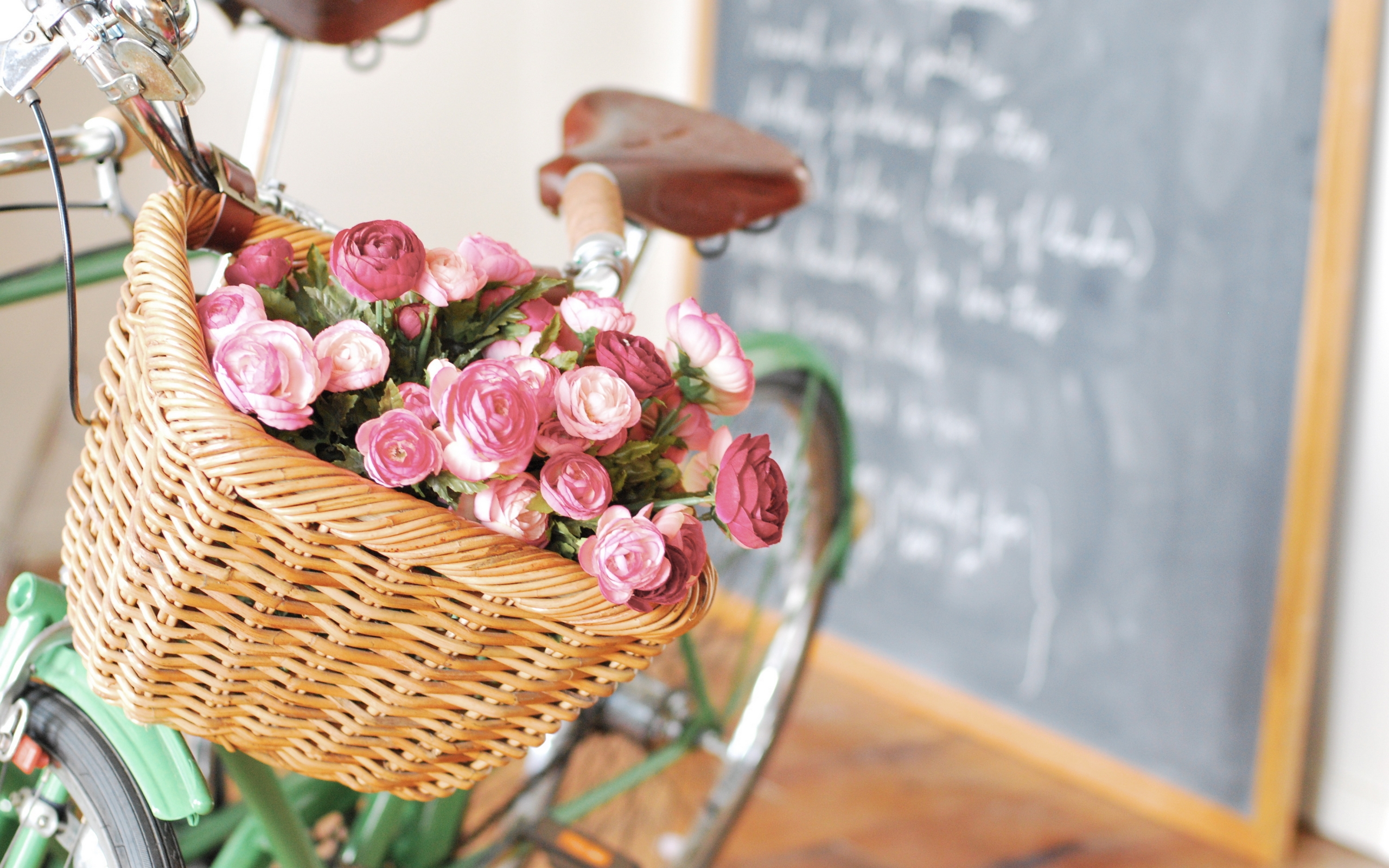 Wallpapers basket flowers bicycle on the desktop