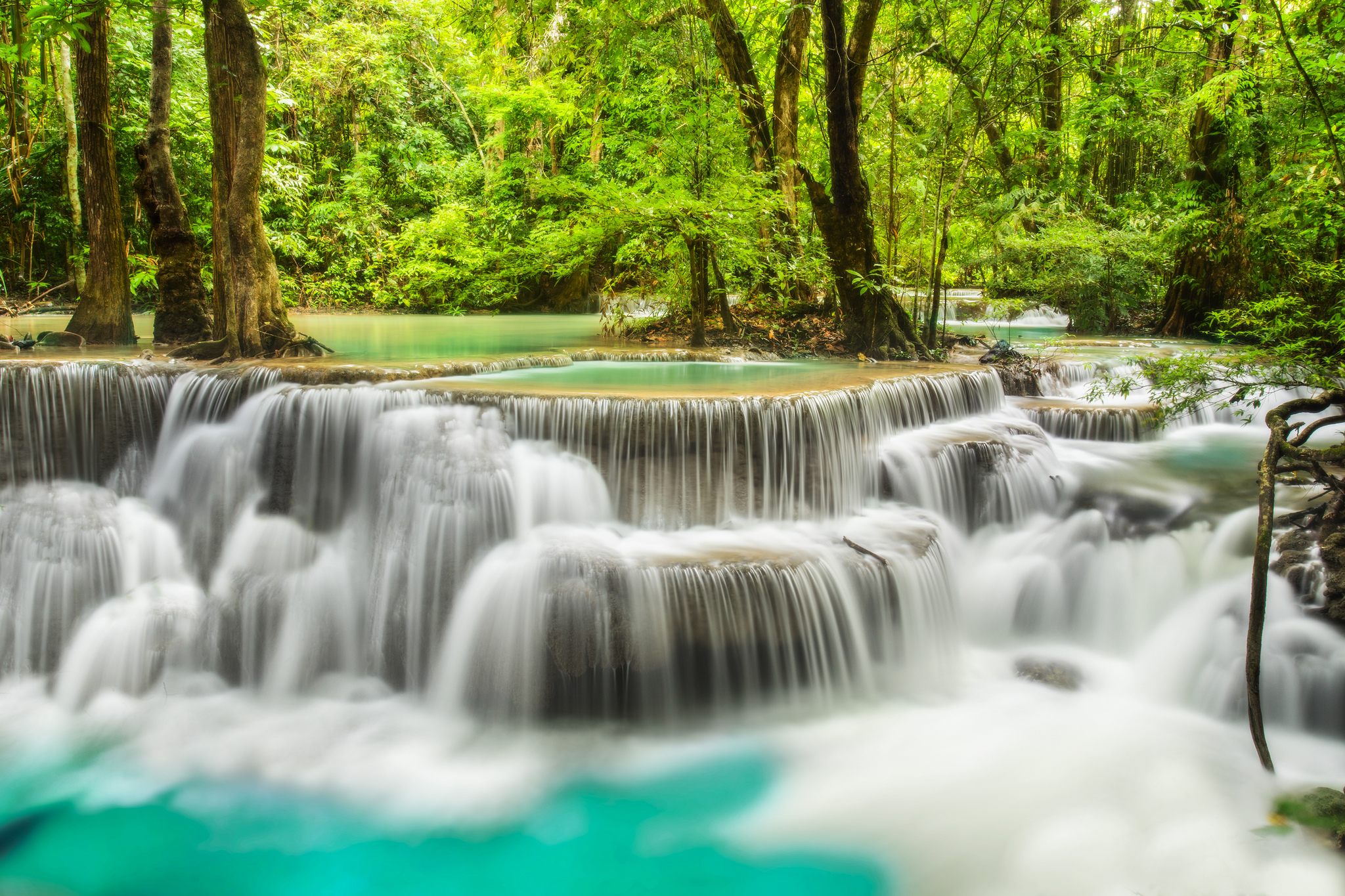 桌面上的壁纸河流 小瀑布 泰国