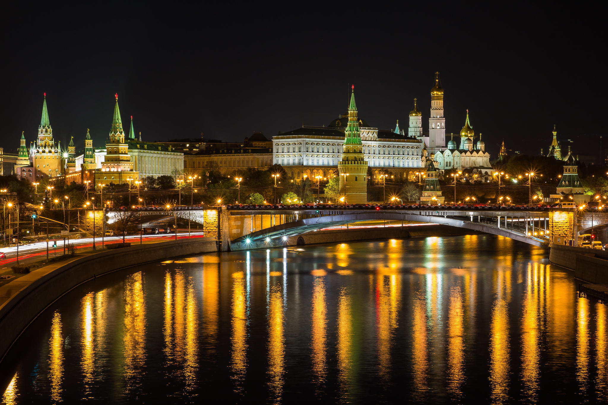 Wallpapers the Moscow river Moscow bridge on the desktop