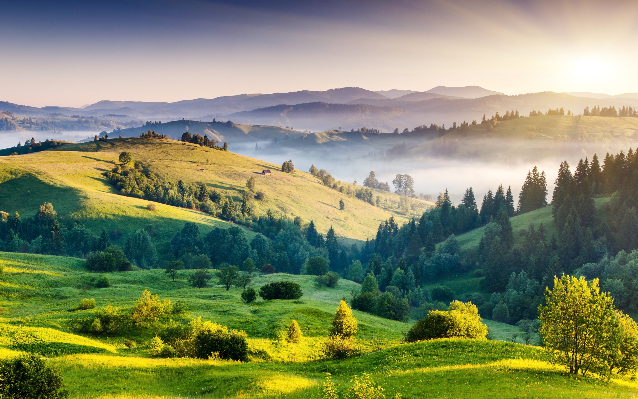 Free photo Green hills in sunny weather