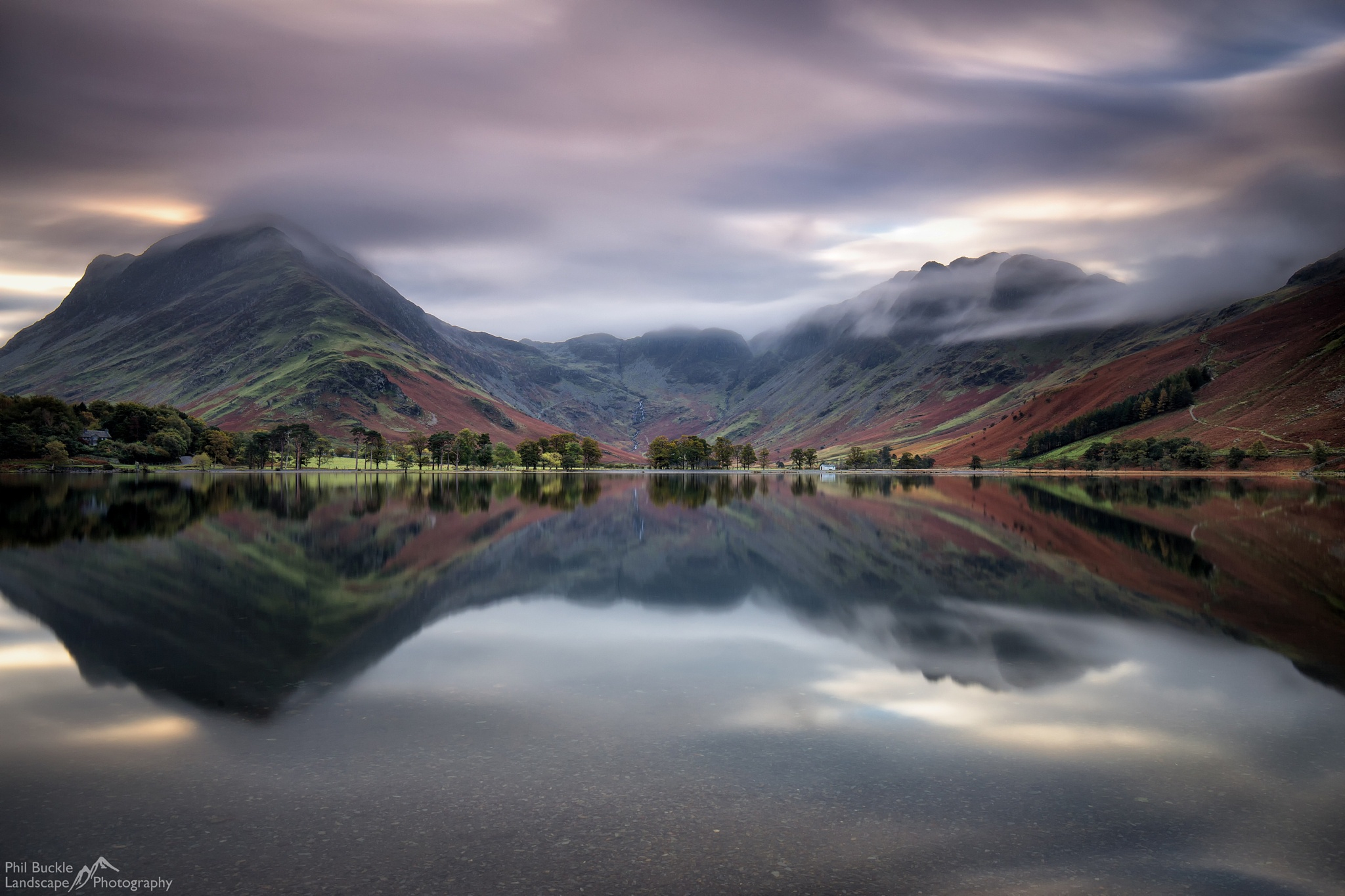 Free photo Gloomy weather on a lake in the UK