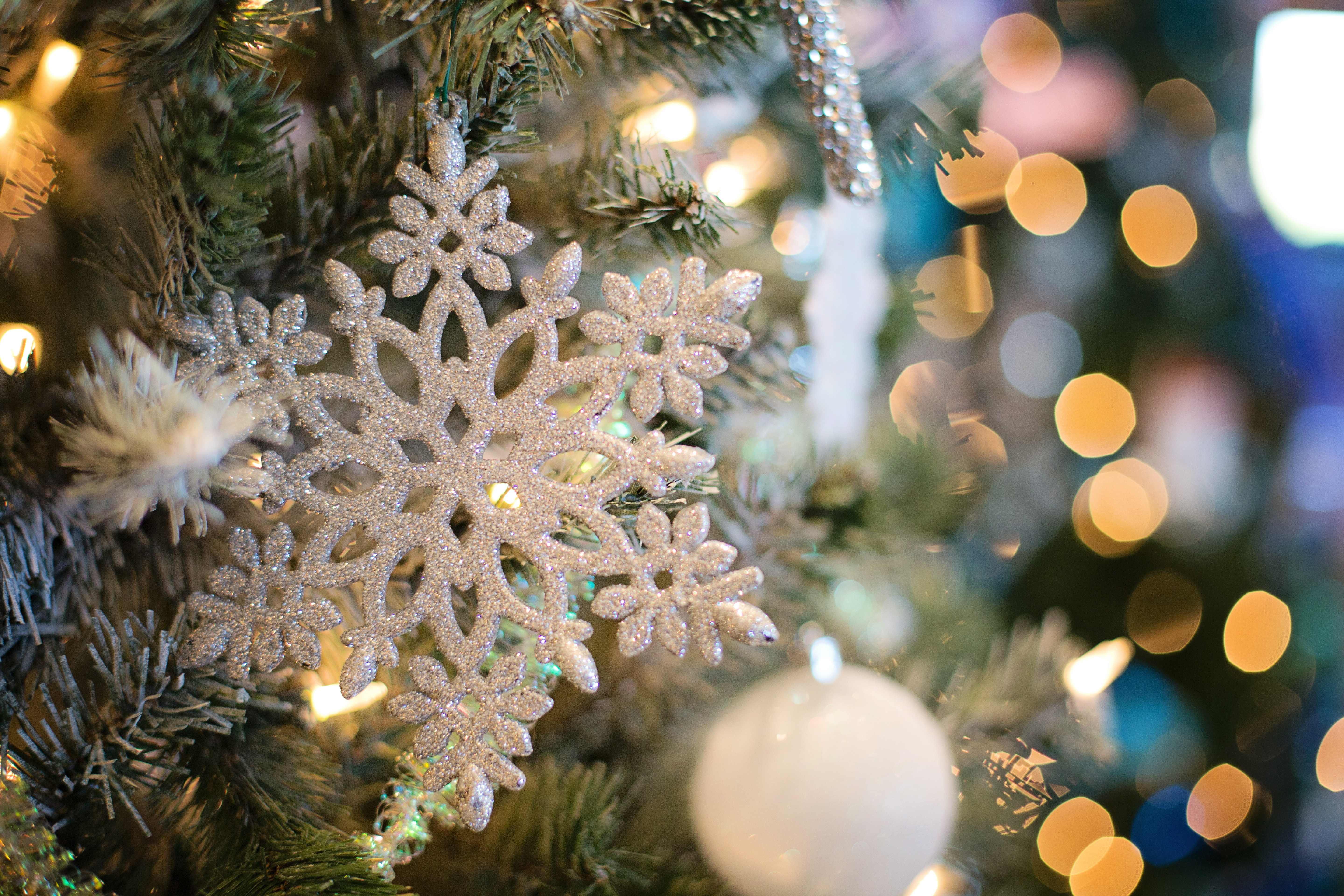 Free photo Christmas tree toy in the form of a large snowflake