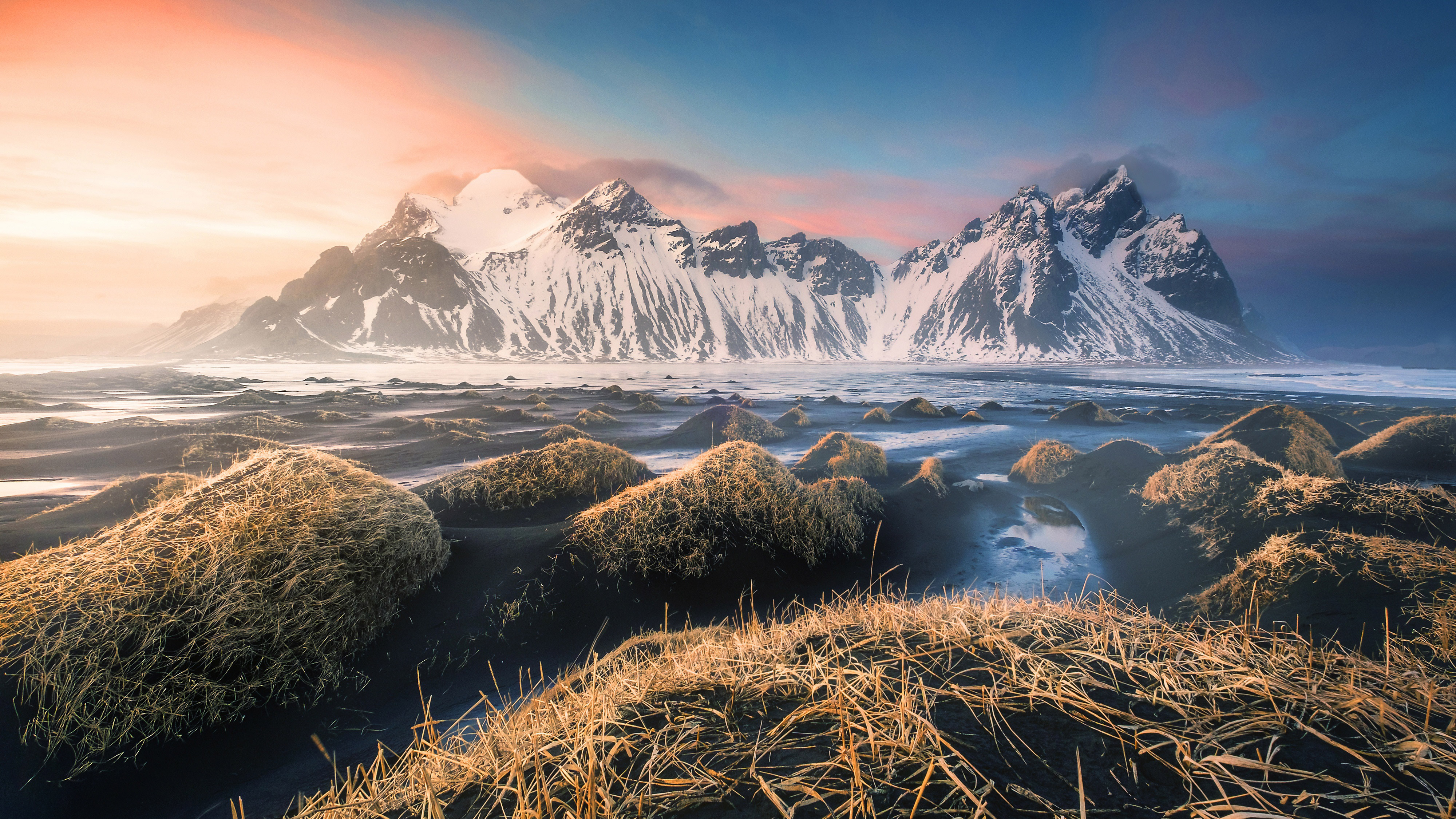 冰岛的雪山悬崖