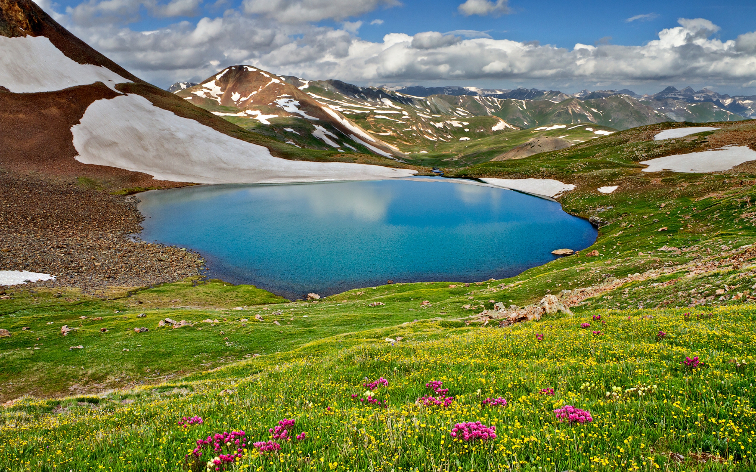 Free photo Blue Lake in a Field