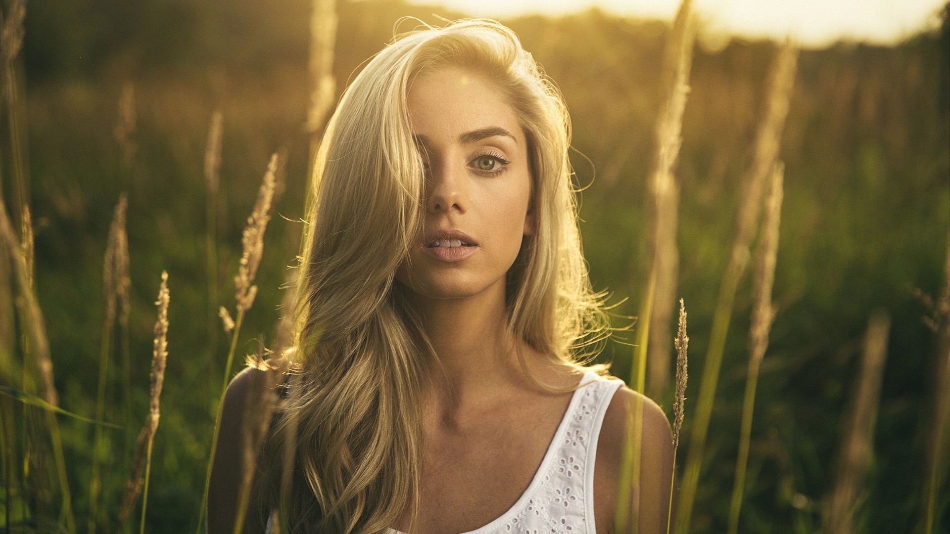 Обои портрет обои трава на рабочий стол