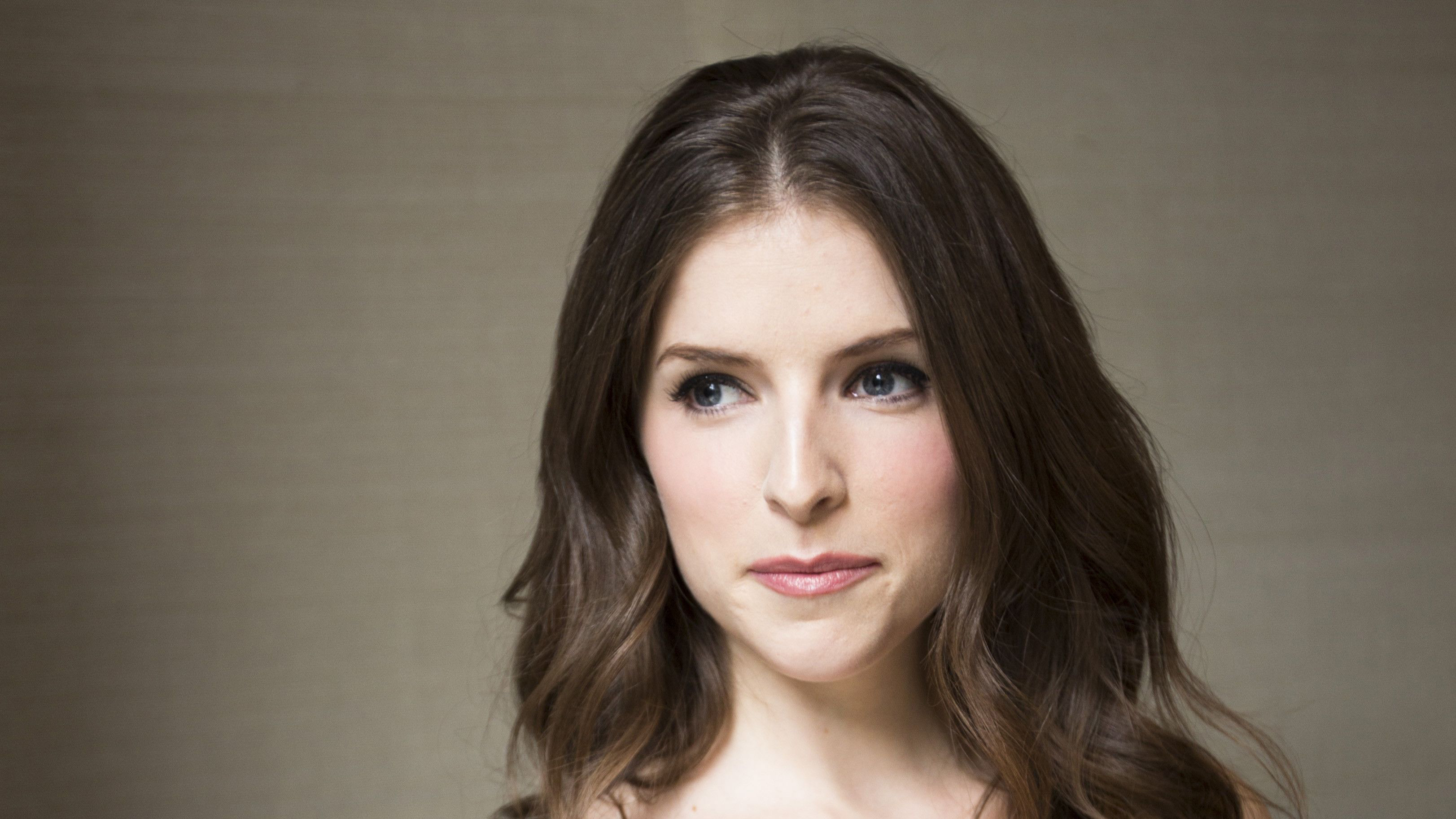 Free photo Dark-haired Anna Kendrick