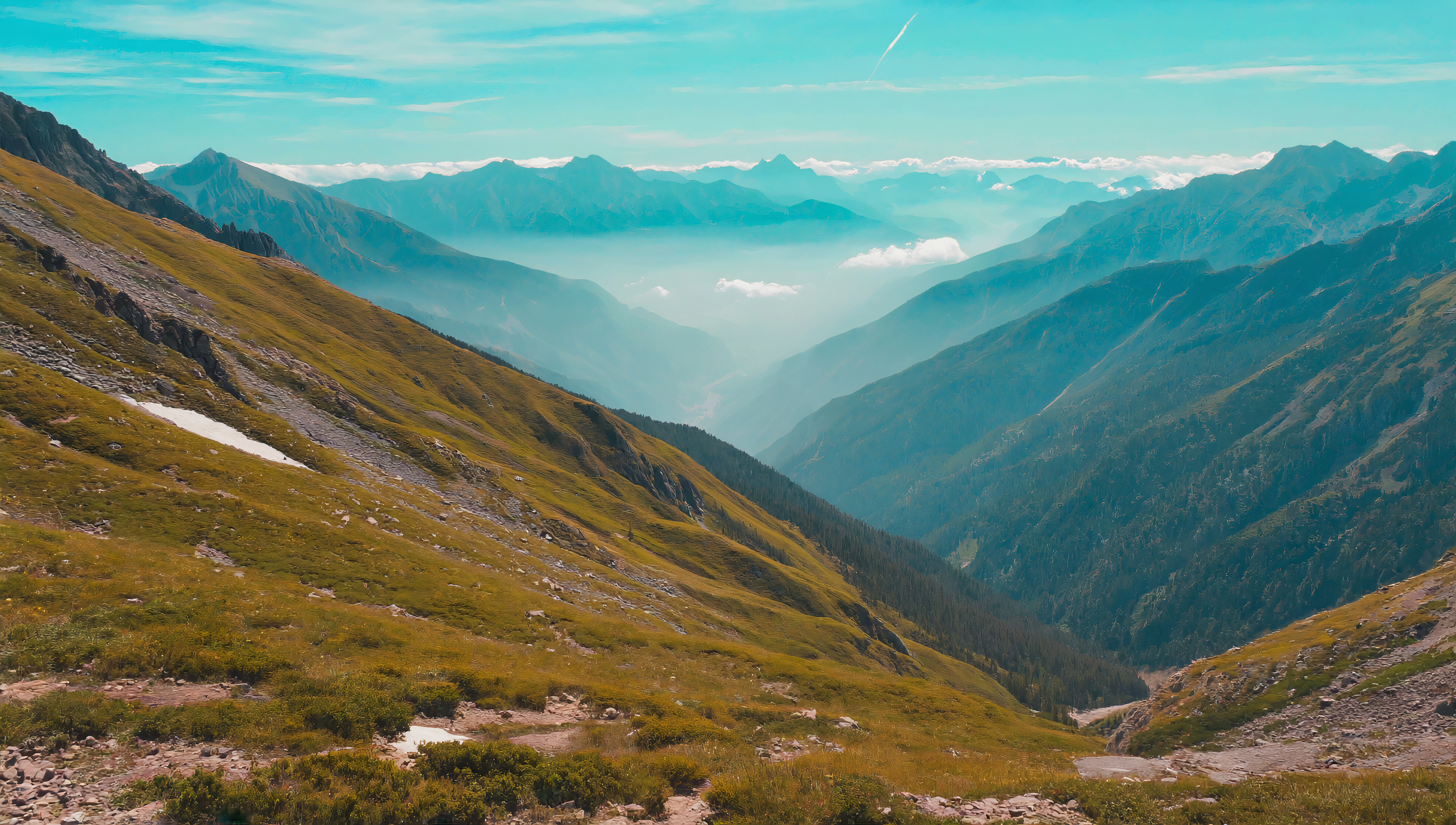 Бесплатное фото Обои на рабочий стол, пейзаж с видом на вершину горы и спуск в долину