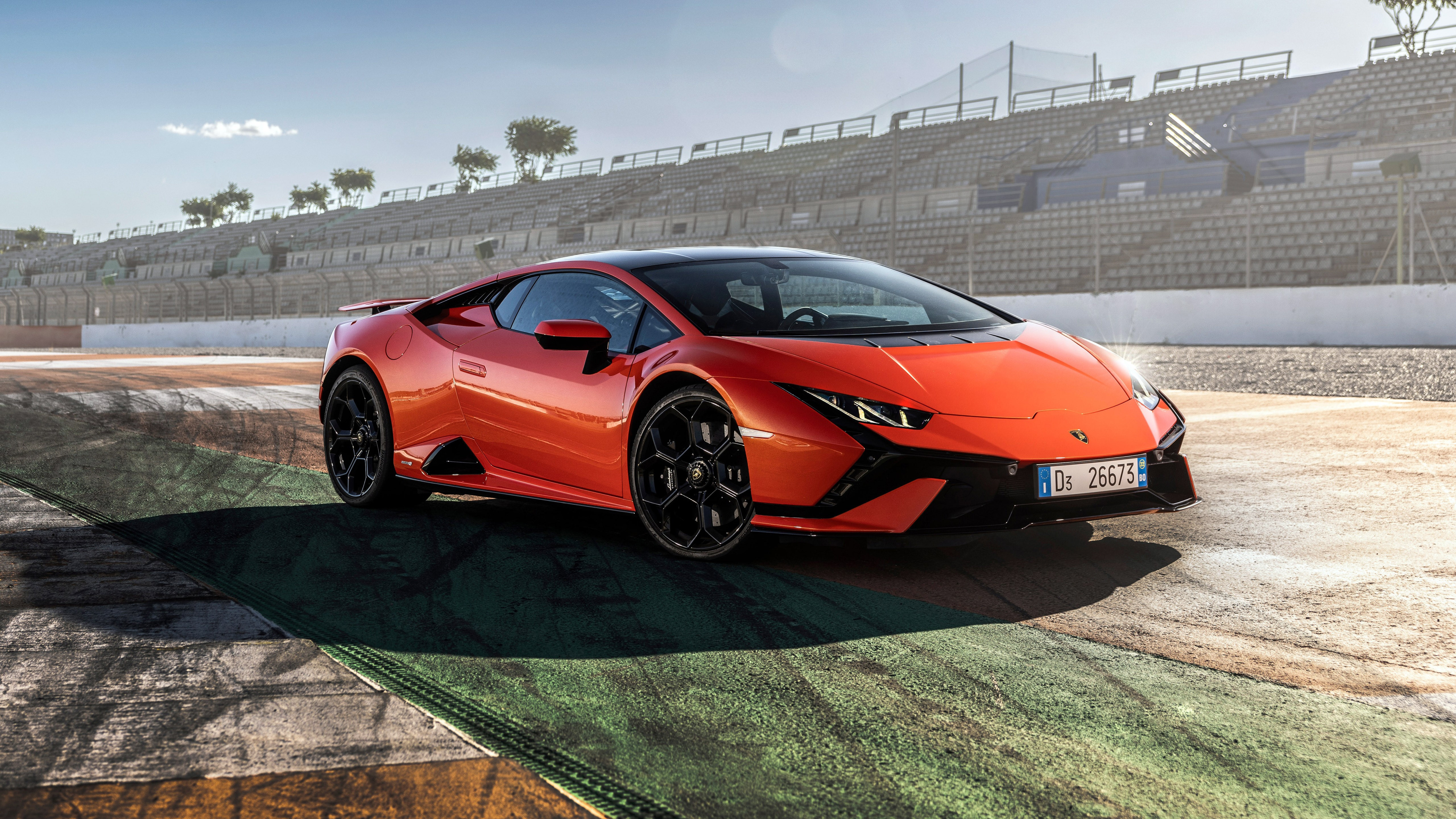 Free photo Orange lamborghini huracan tecnica