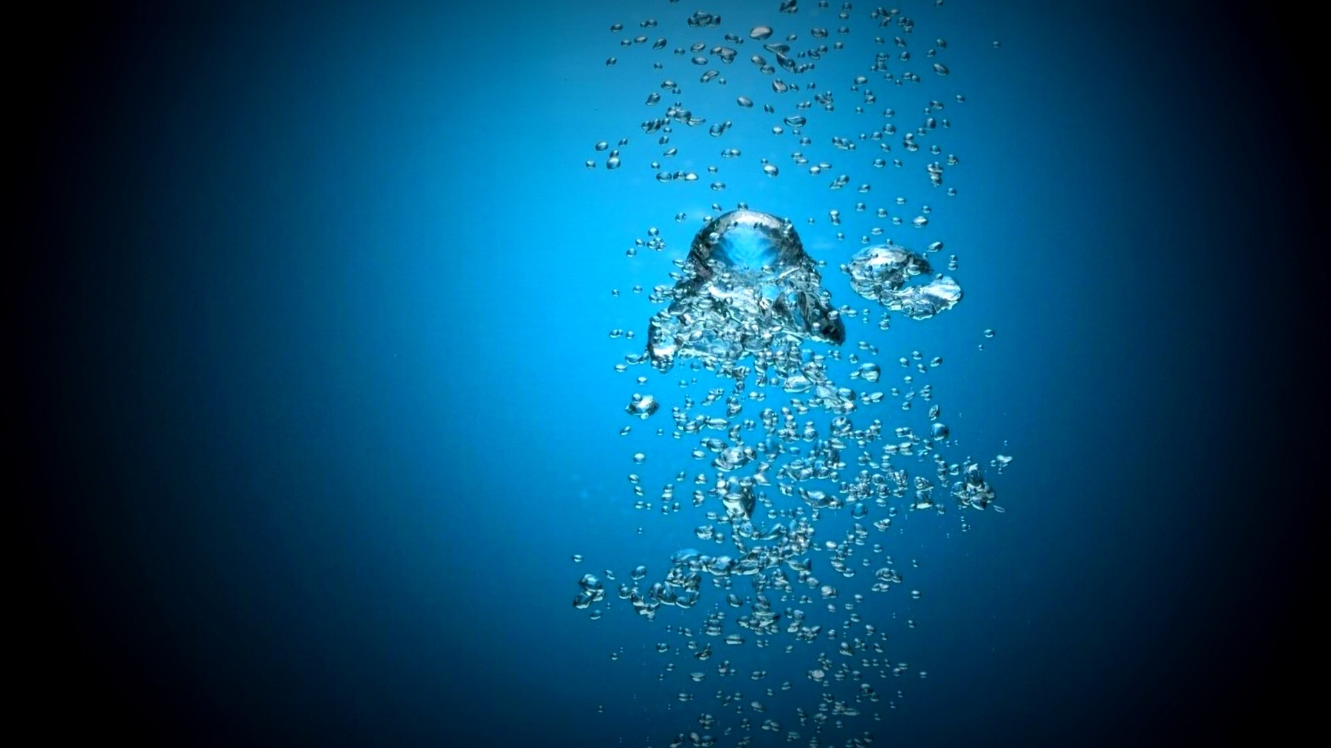 Обои вода отражение синий на рабочий стол