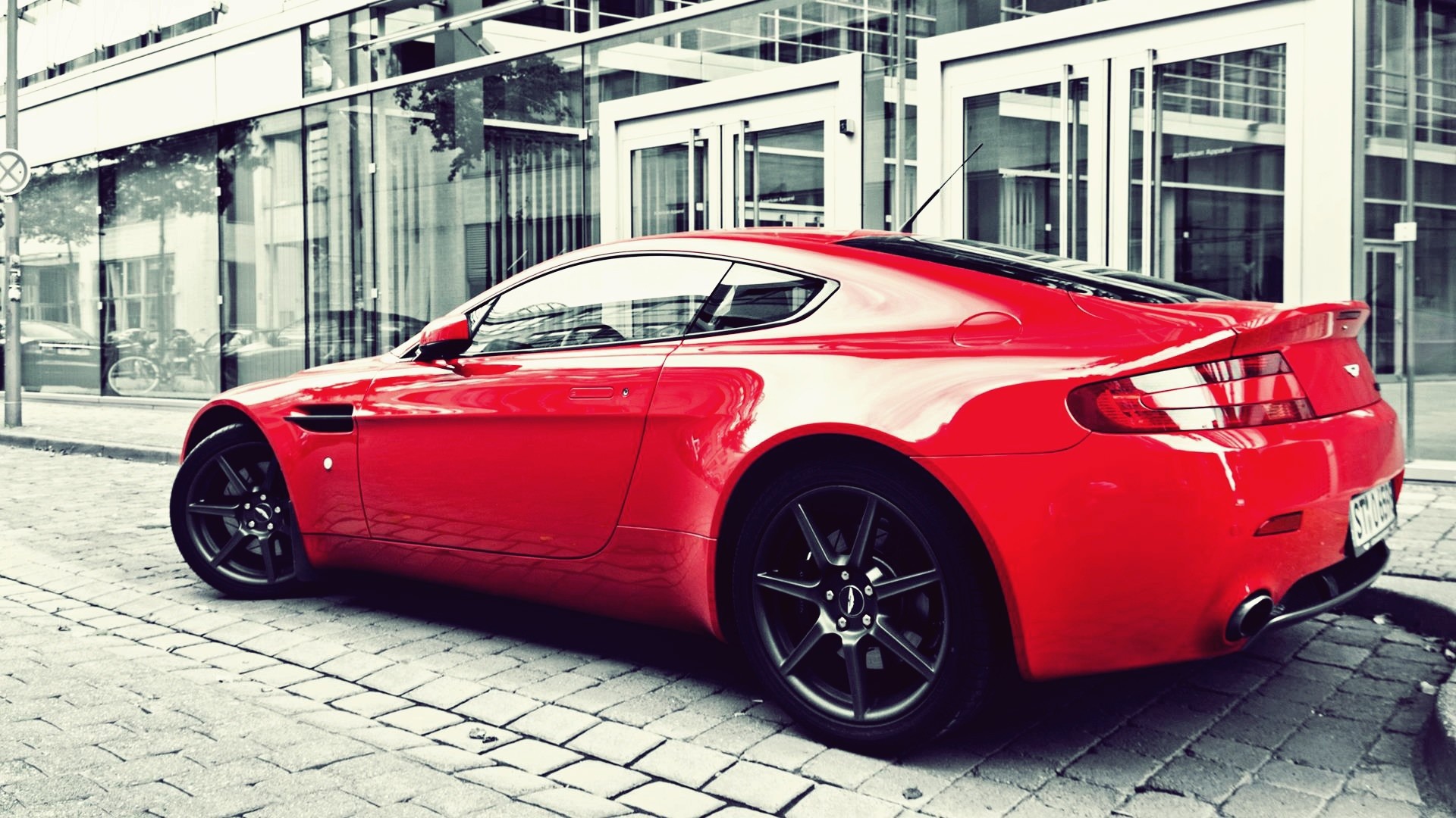 Free photo Red Aston Martin Vantage in monochrome photo