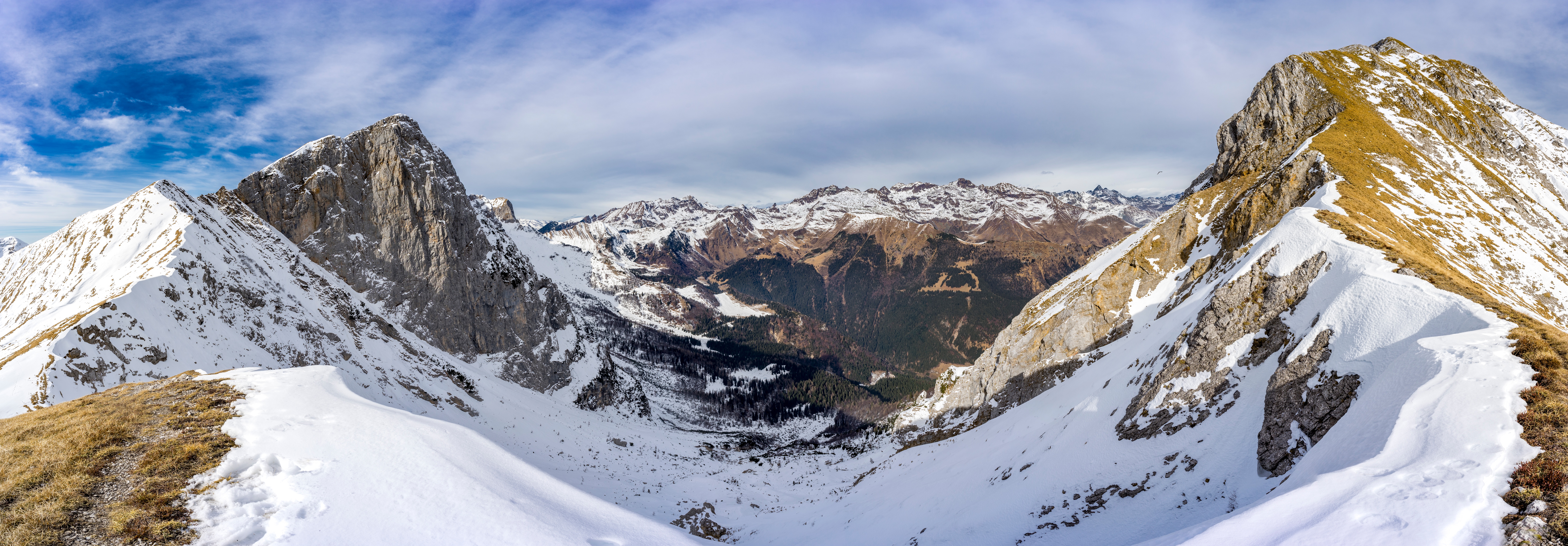 Free photo Mountain ridge in the snow