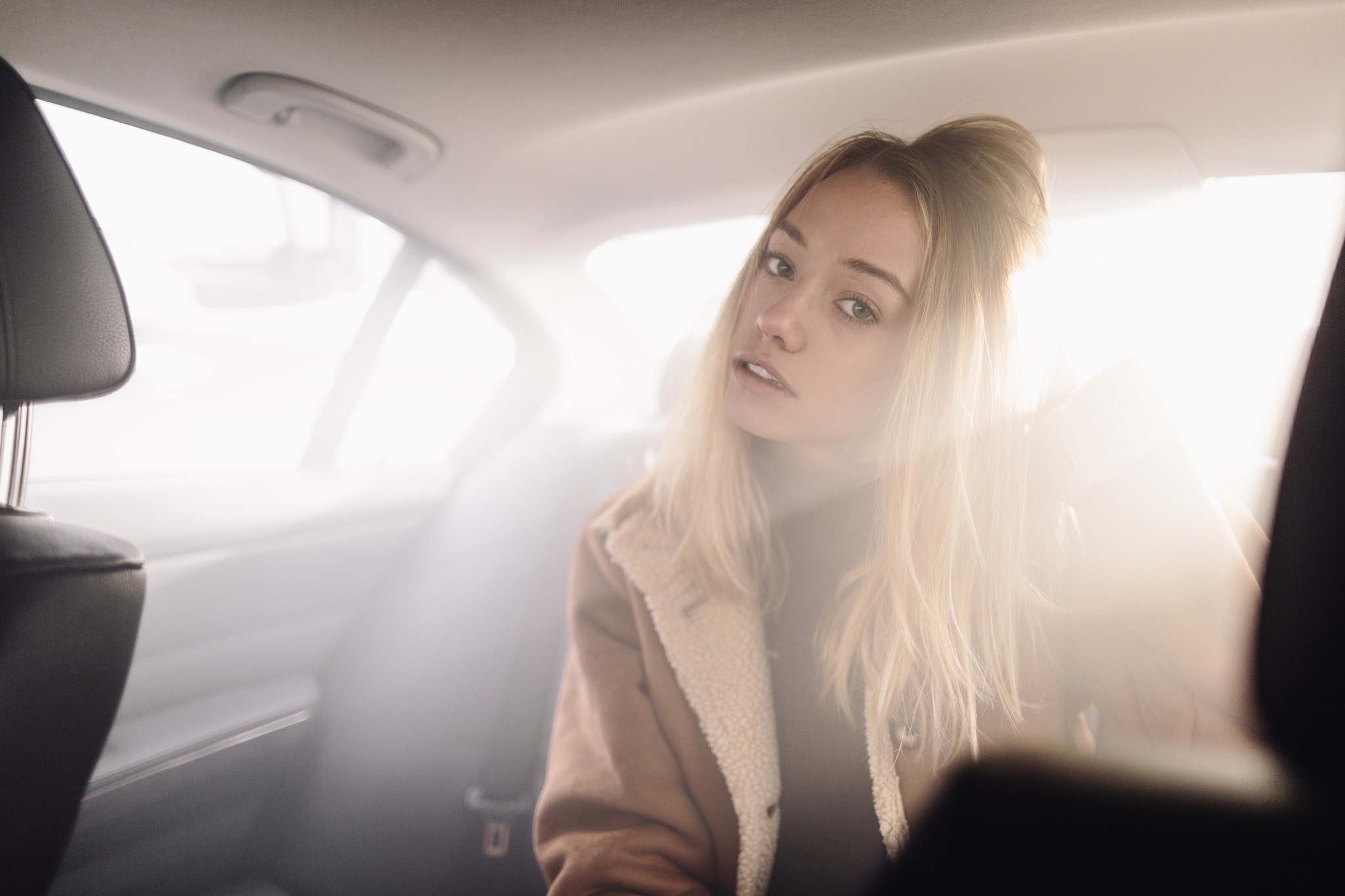 桌面上的壁纸袄 模型 照片拍摄