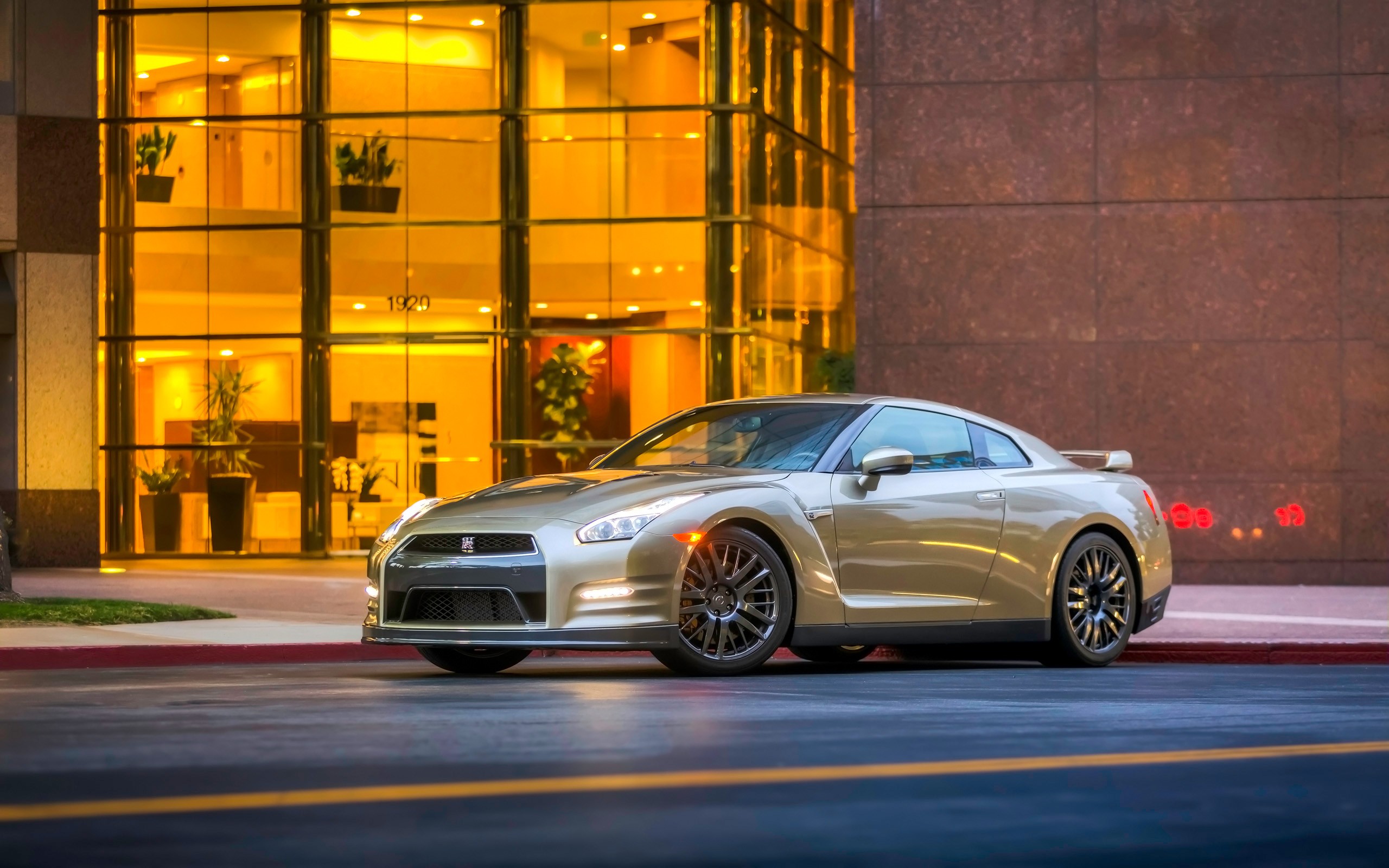 Free photo Nissan GTR on the street outside a shopping center