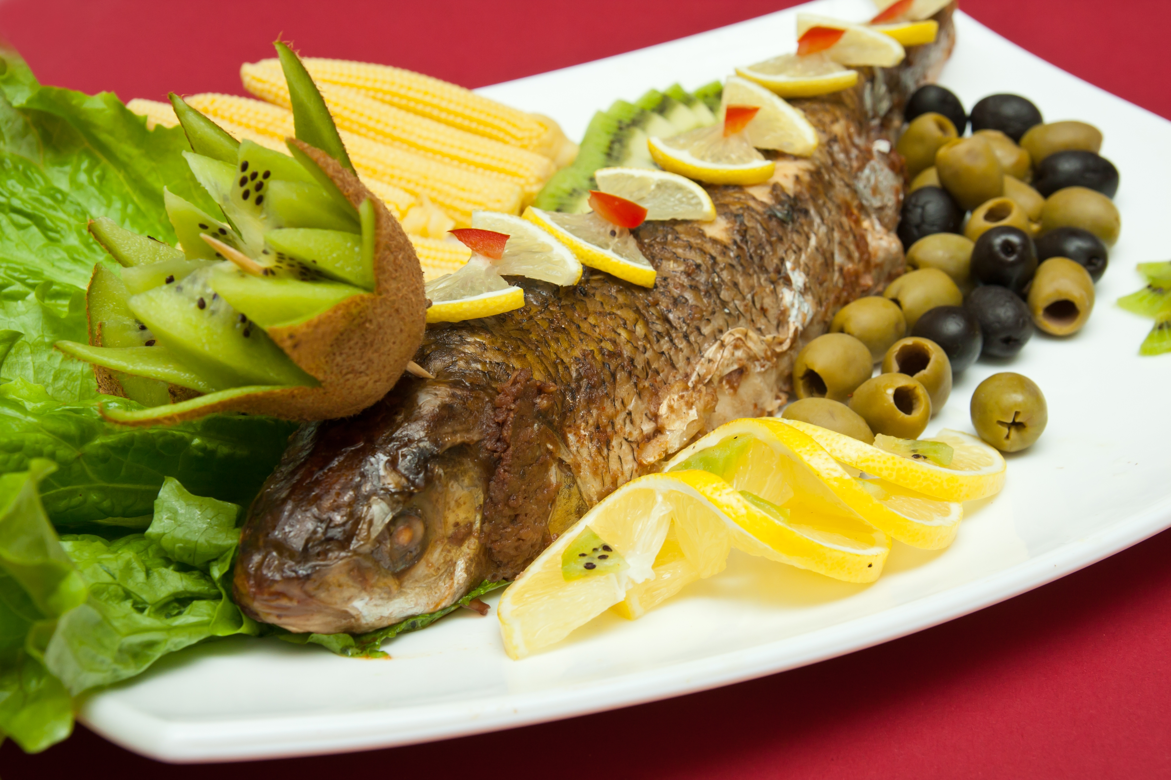 Fish baked with olives