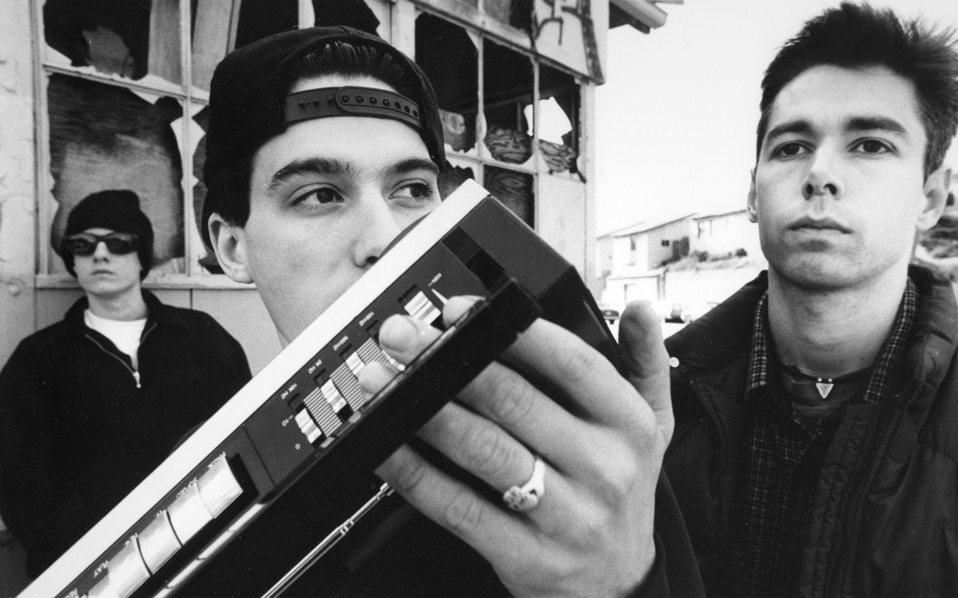 Обои черный монохромный очки на рабочий стол