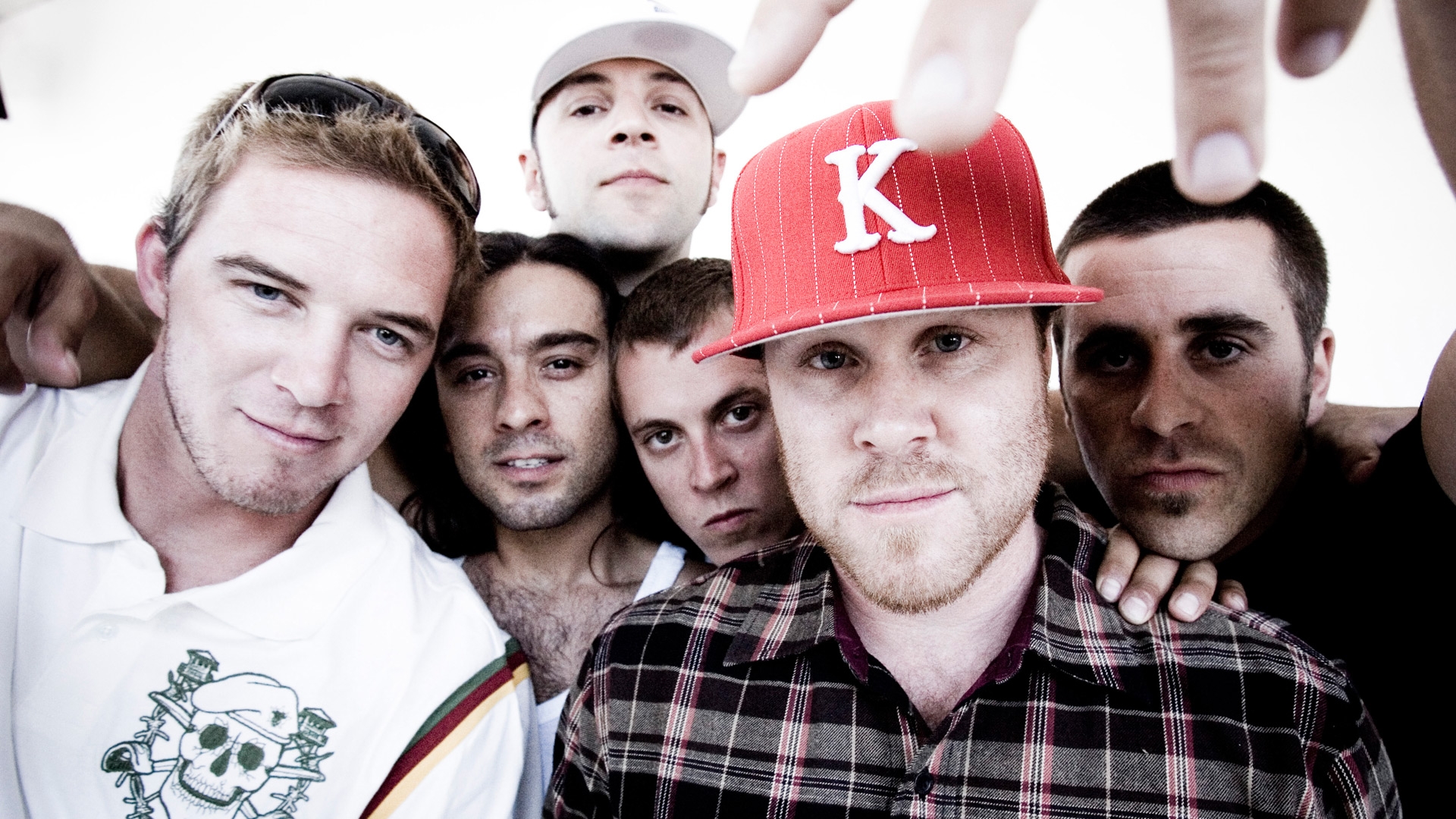 桌面上的壁纸鞋帽 刻面 外观